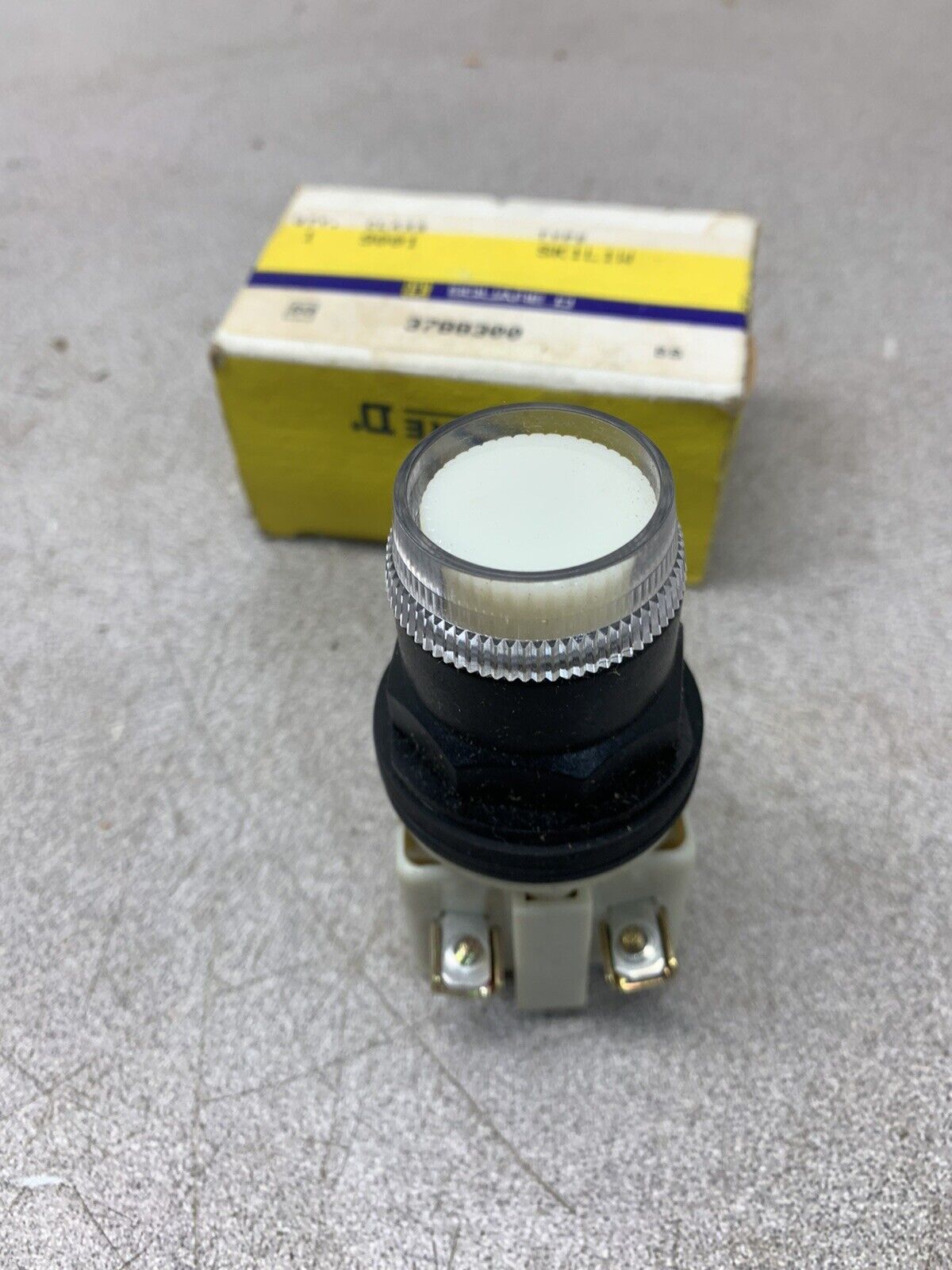 NEW IN BOX SQUARE D PUSHBUTTON OPERATOR 9001 SK1L1W