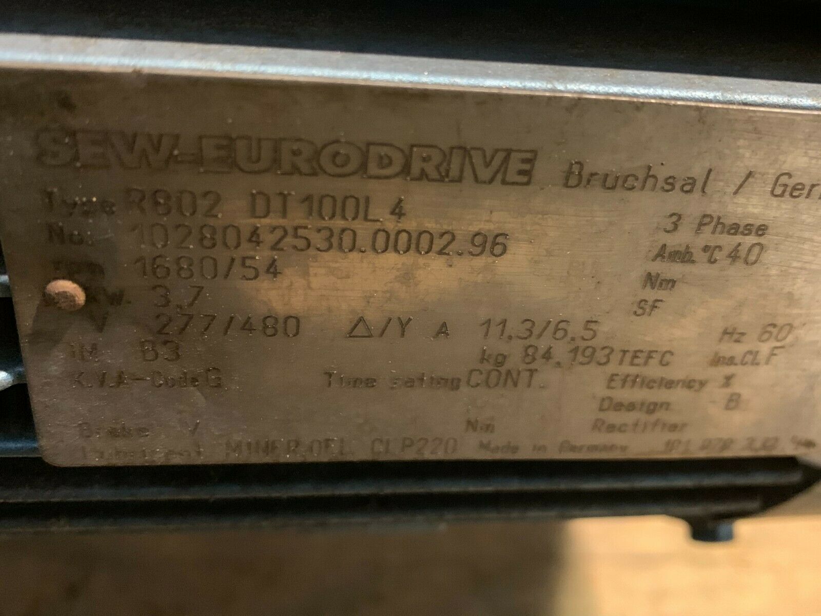 NEW SEW-EURODRIVE GEARMOTOR R802 DT100L4 SPEED REDUCER R80DT100L4