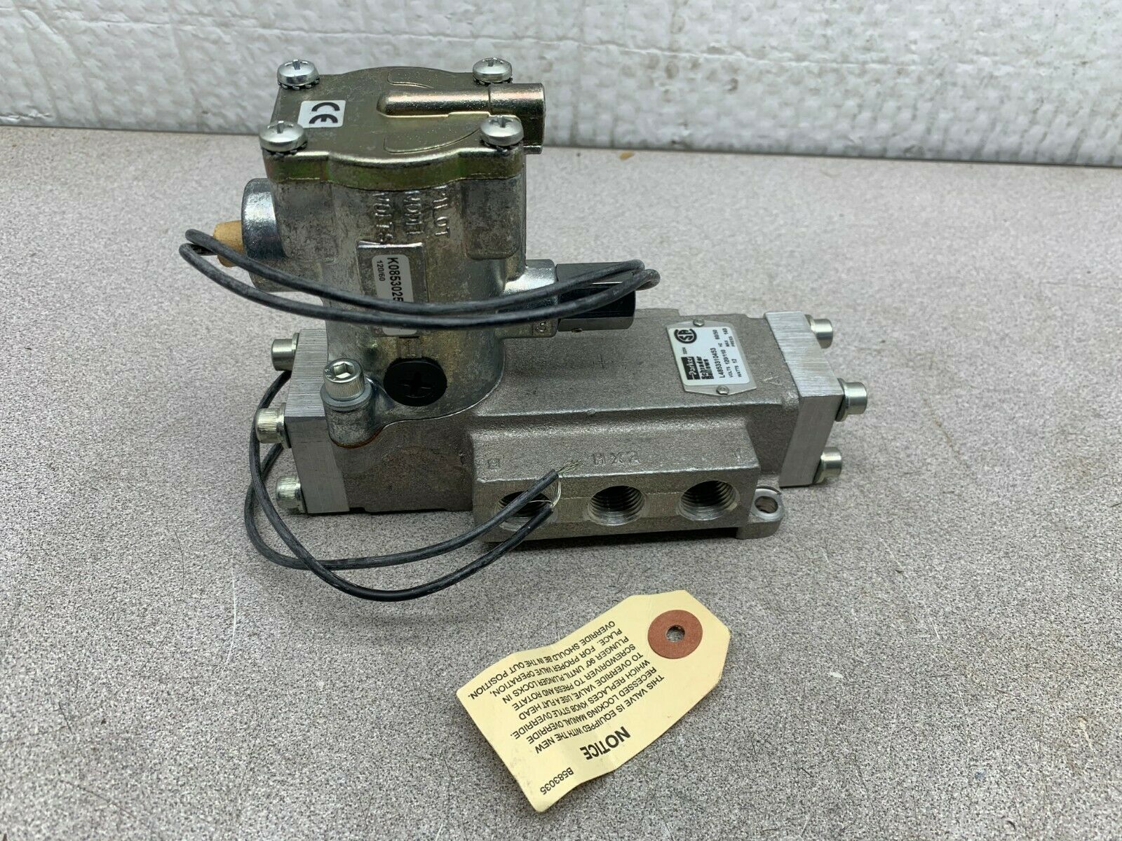 NEW NO BOX PARKER K085302553 SCHRADER BELLOWS VALVE L4853310453