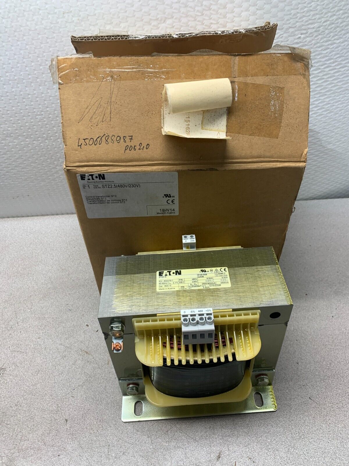 NEW IN BOX  EATON STZ2,5 TRANSFORMER 402271/1 (480V/230V)