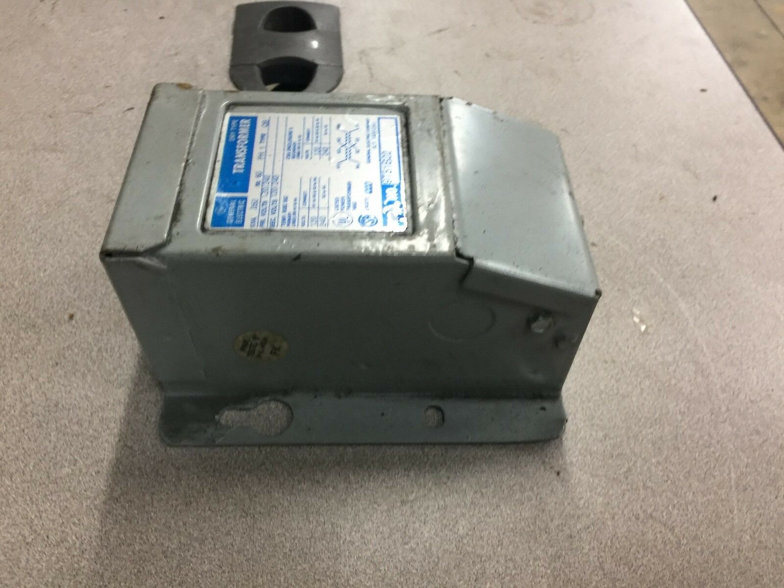 NEW IN BOX GE DRY TYPE TRANSFORMER .050KVA 1PH 9T51B22