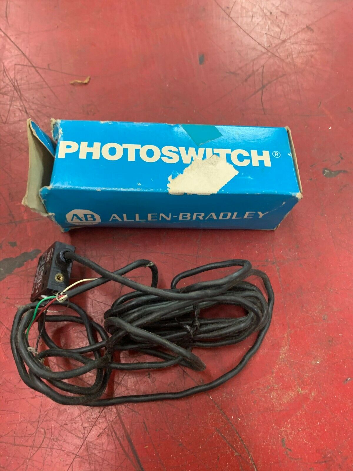 NEW IN BOX ALLEN BRADLEY PHOTOSWITCH 42SMP-7320