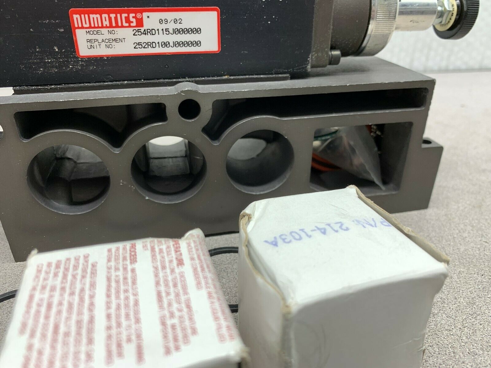 NEW NO BOX NUMATICS SOLENOID VALVE 254RD115J000000