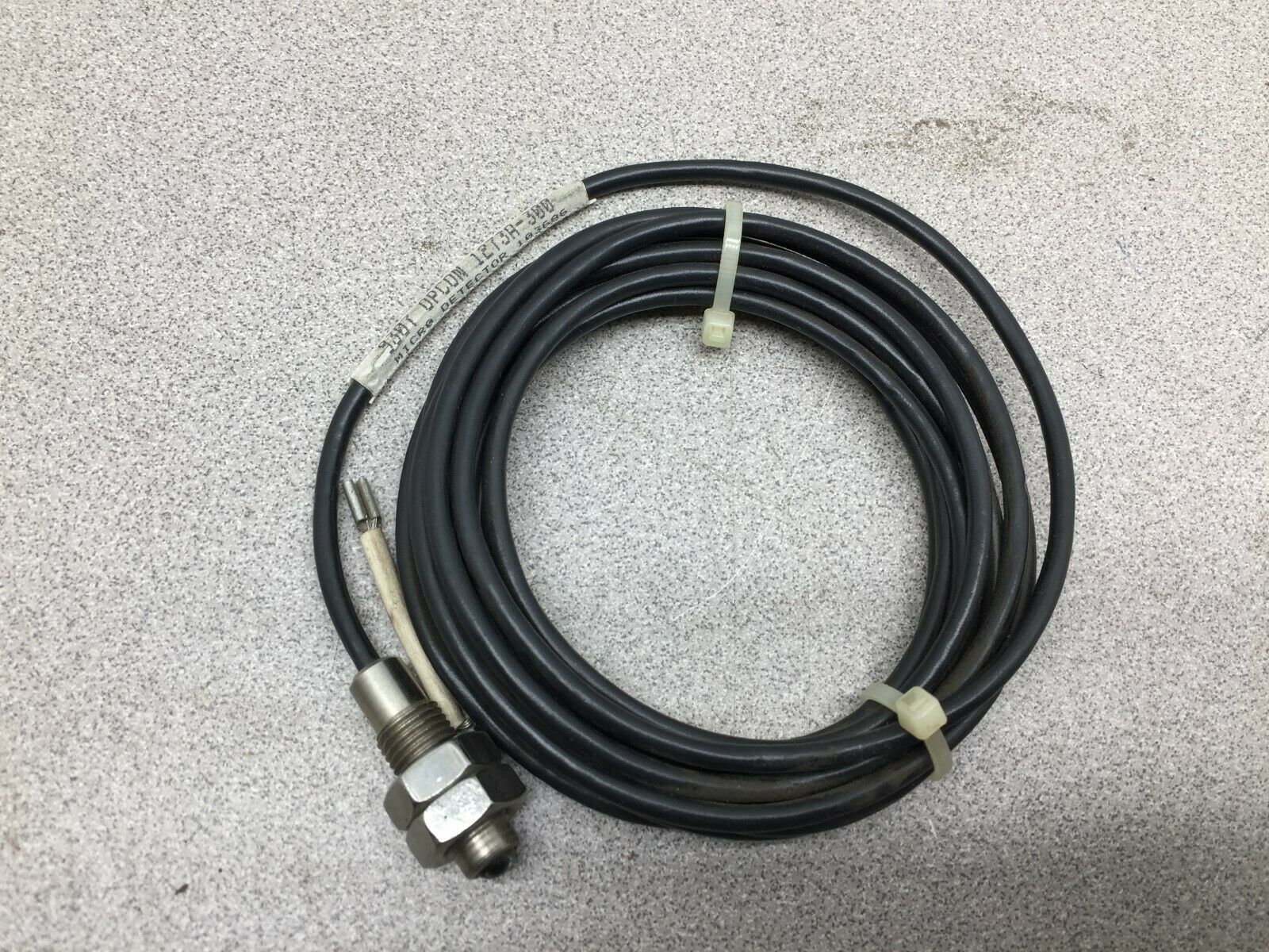 USED CUTTLER HAMMER PHOTOELECTRIC SENSOR 1273A-100