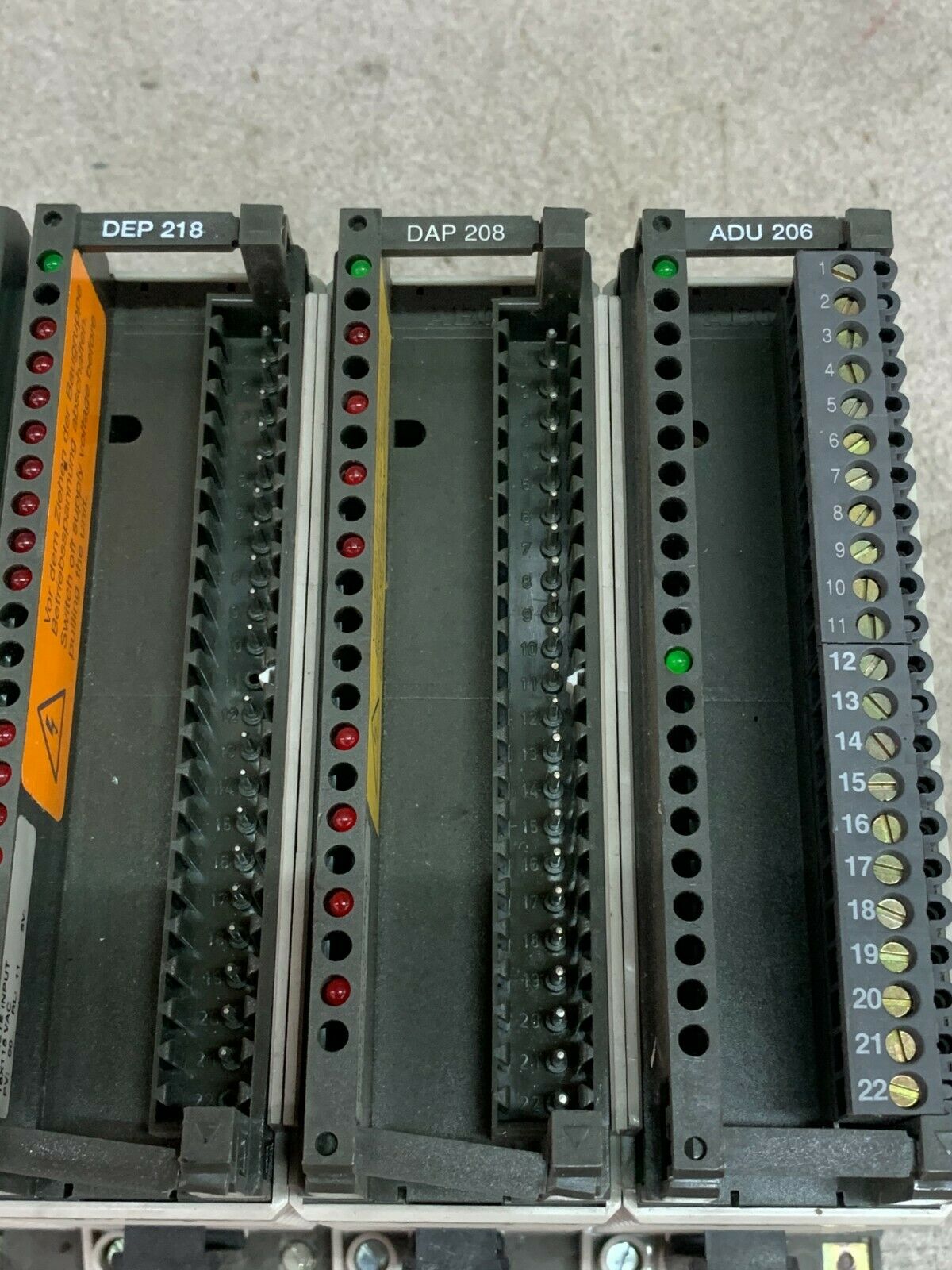 USED SCHNEIDER TSC COMPACT MODICON PLC PC-E984-265 WITH MODULES & BACKPLANE