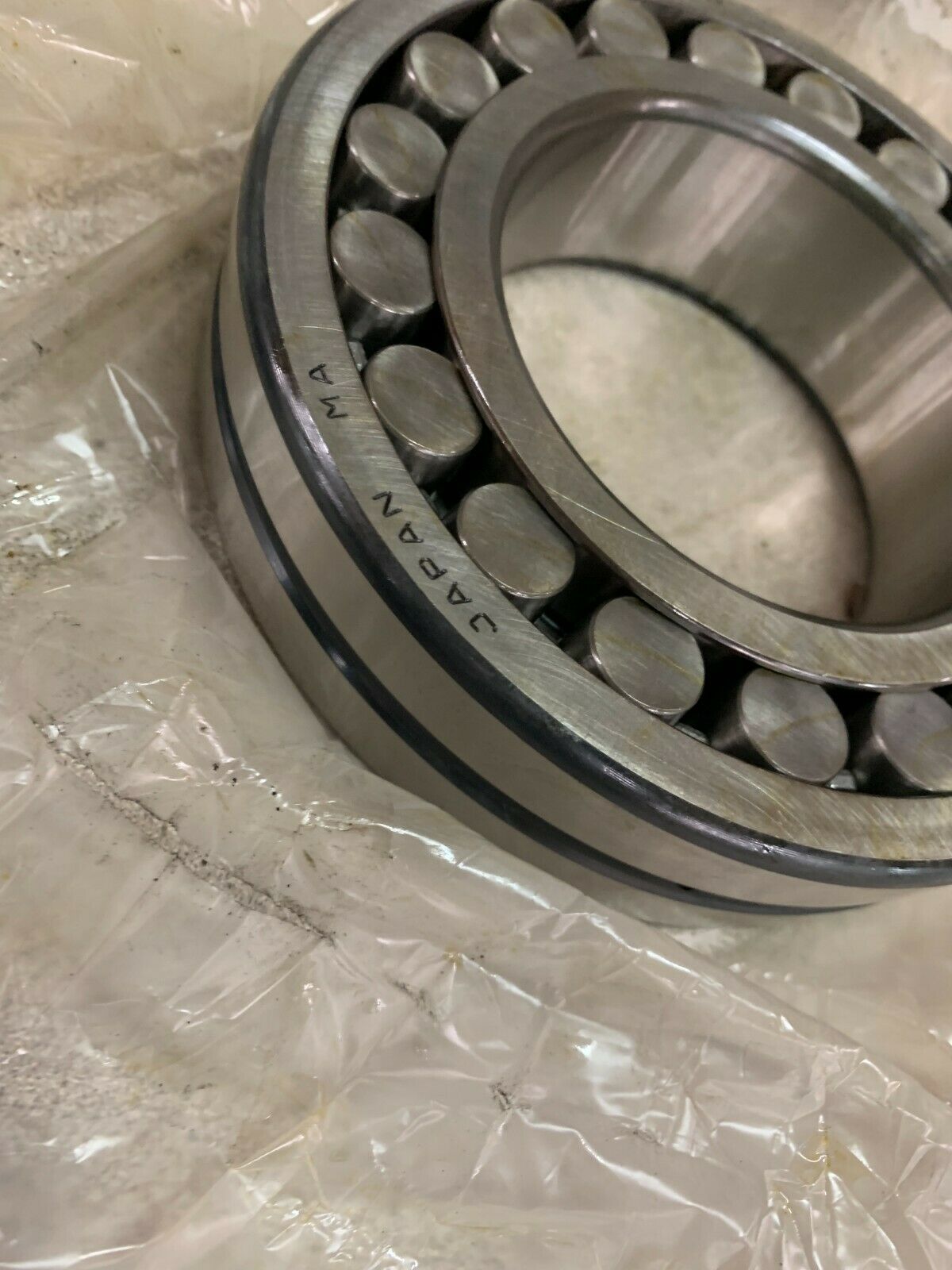 NEW IN BOX NTN LH22218BD1C3 SPHERICAL ROLLER BEARING 22218BD1C3