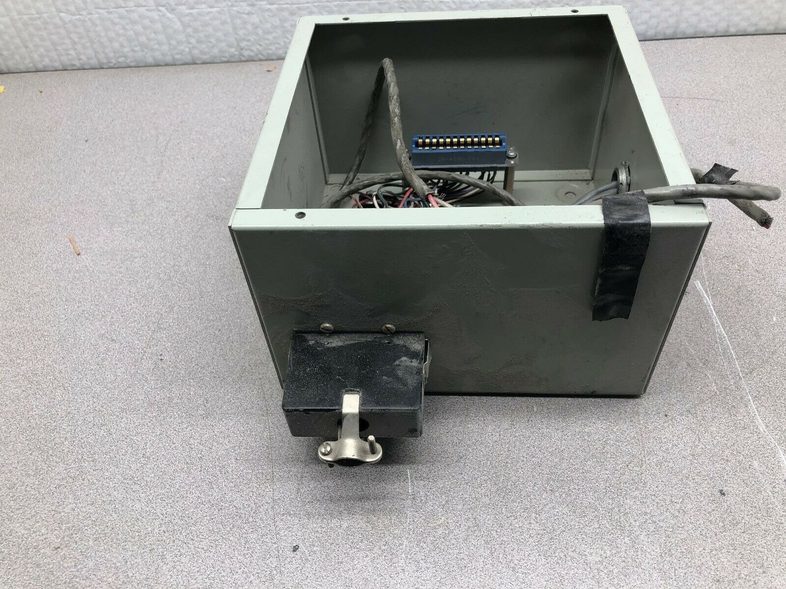 USED GAI-TRONICS ENCLOSURE 7245-001