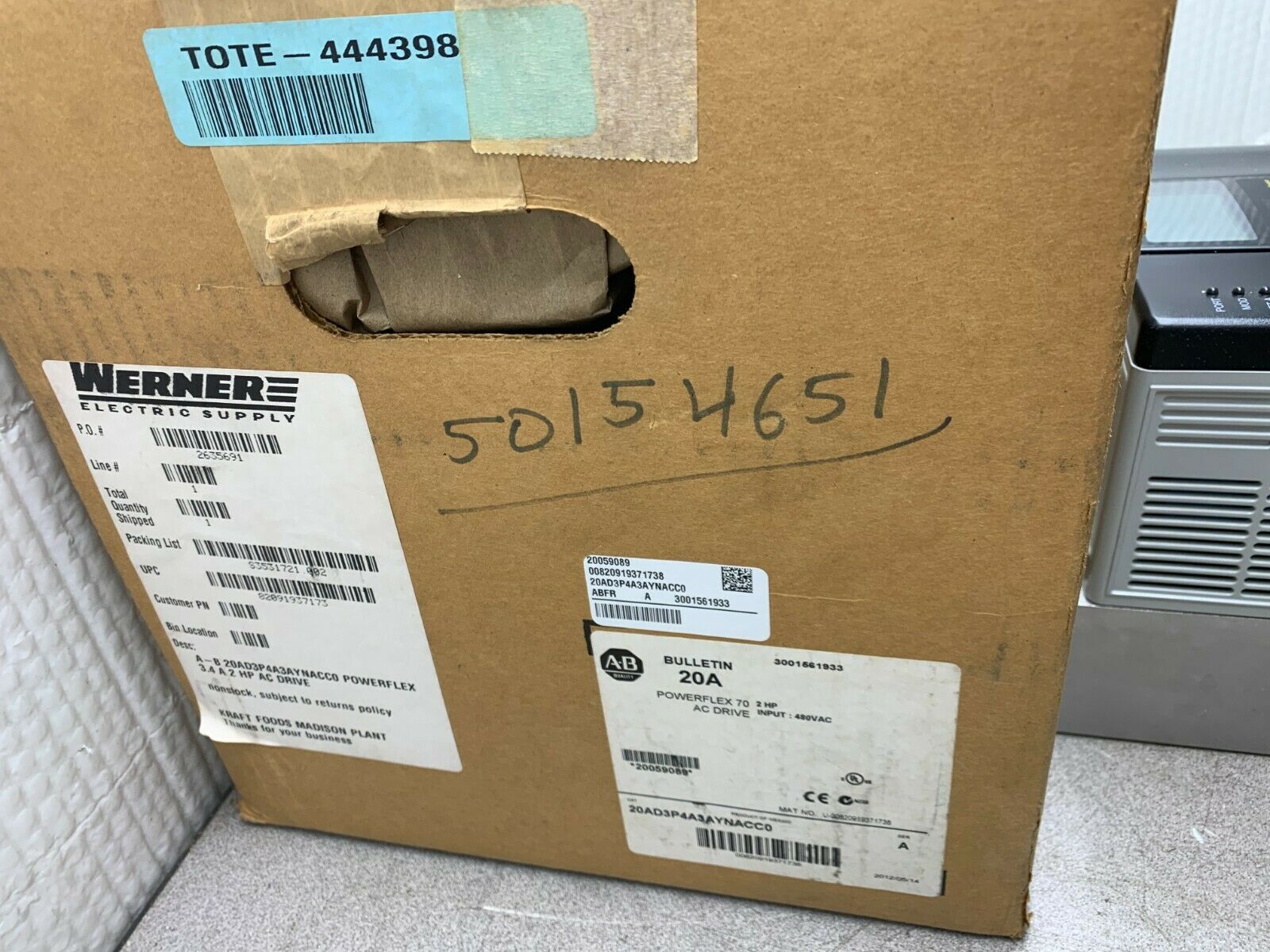 NEW IN BOX ALLEN-BRADLEY 2HP POWERFLEX 70 DRIVE 20AD3P4A3AYNACC0