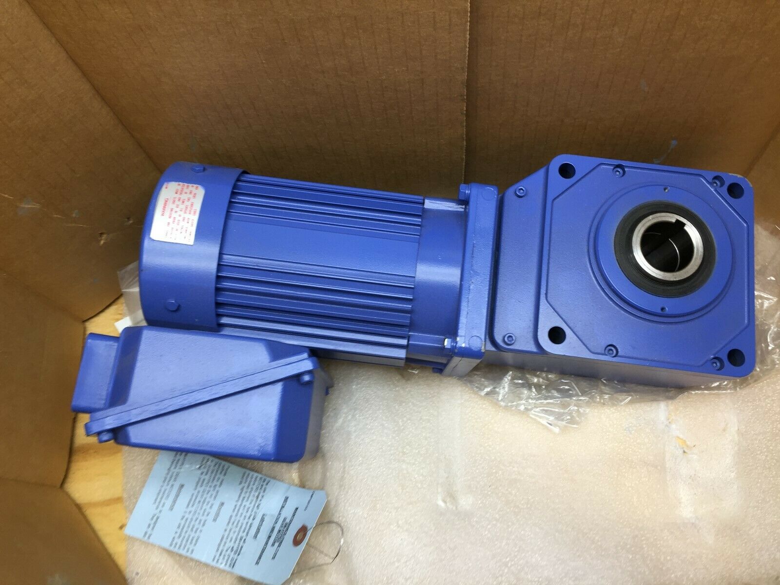 NEW IN BOX SUMITOMO 1/2 HP 20:1 RATIO GEAR MOTOR RNYMO5-1320YC-20