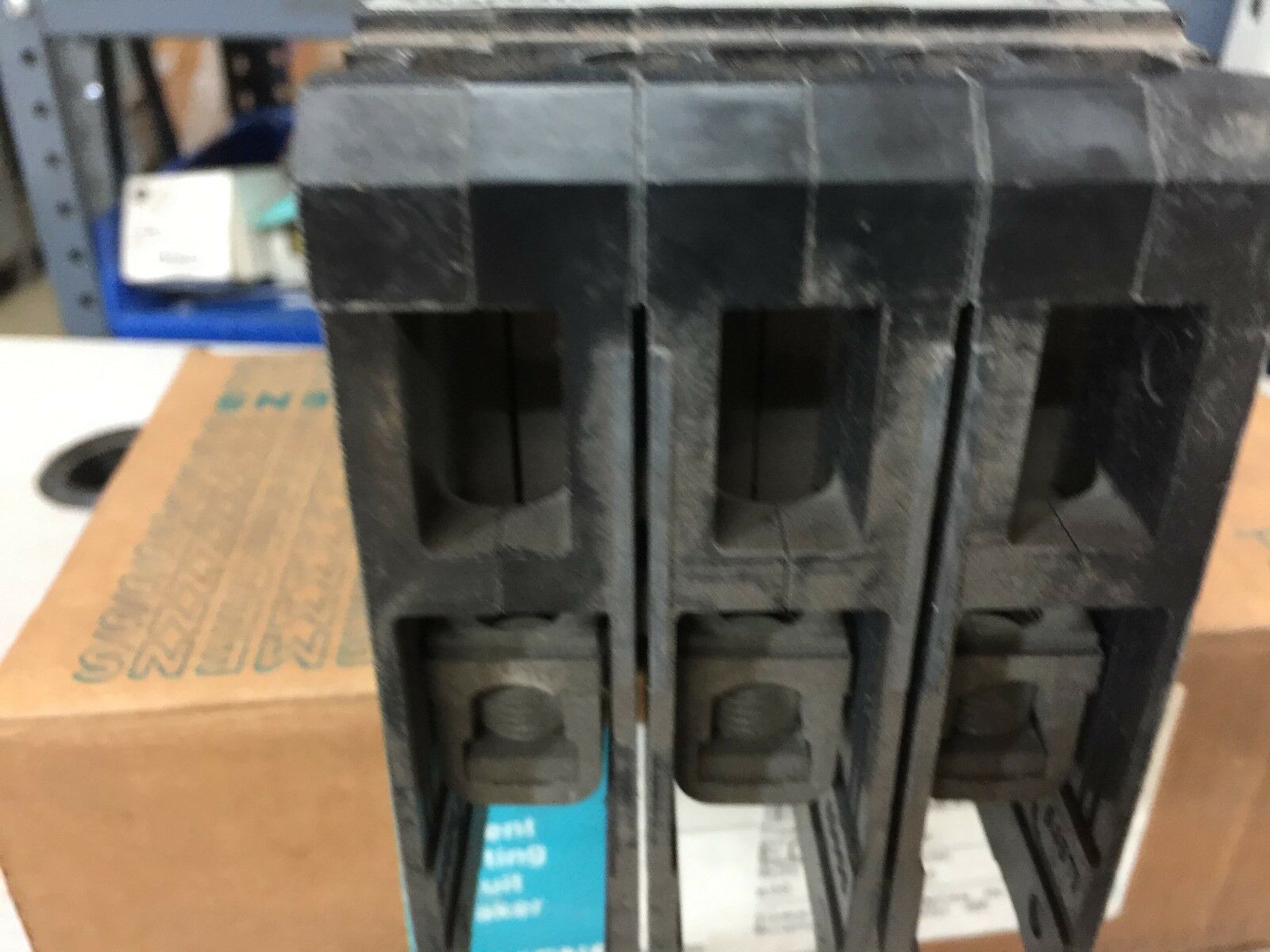 NEW IN BOX SIEMENS 30AMP 3POLE 600VAC CIRCUIT BREAKER CED63B030L