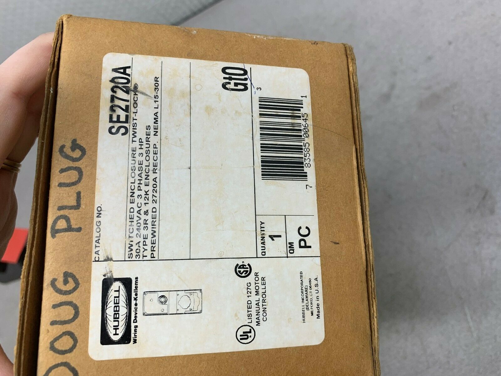 NEW IN BOX HUBBELL SWITCHED ENCLOSURE TWIST-LOCK SE2720A