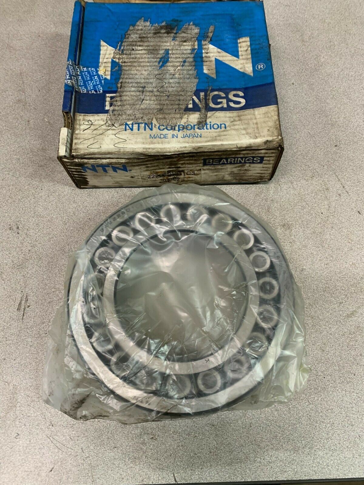 NEW IN BOX NTN SPHERICAL ROLLER BEARING 22222BKD1C3