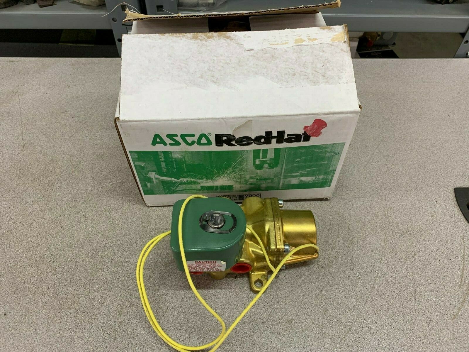 NEW IN BOX ASCO RED HAT 125VDC. SOLENOID VALVE 3/8" PIPE HC8344C025