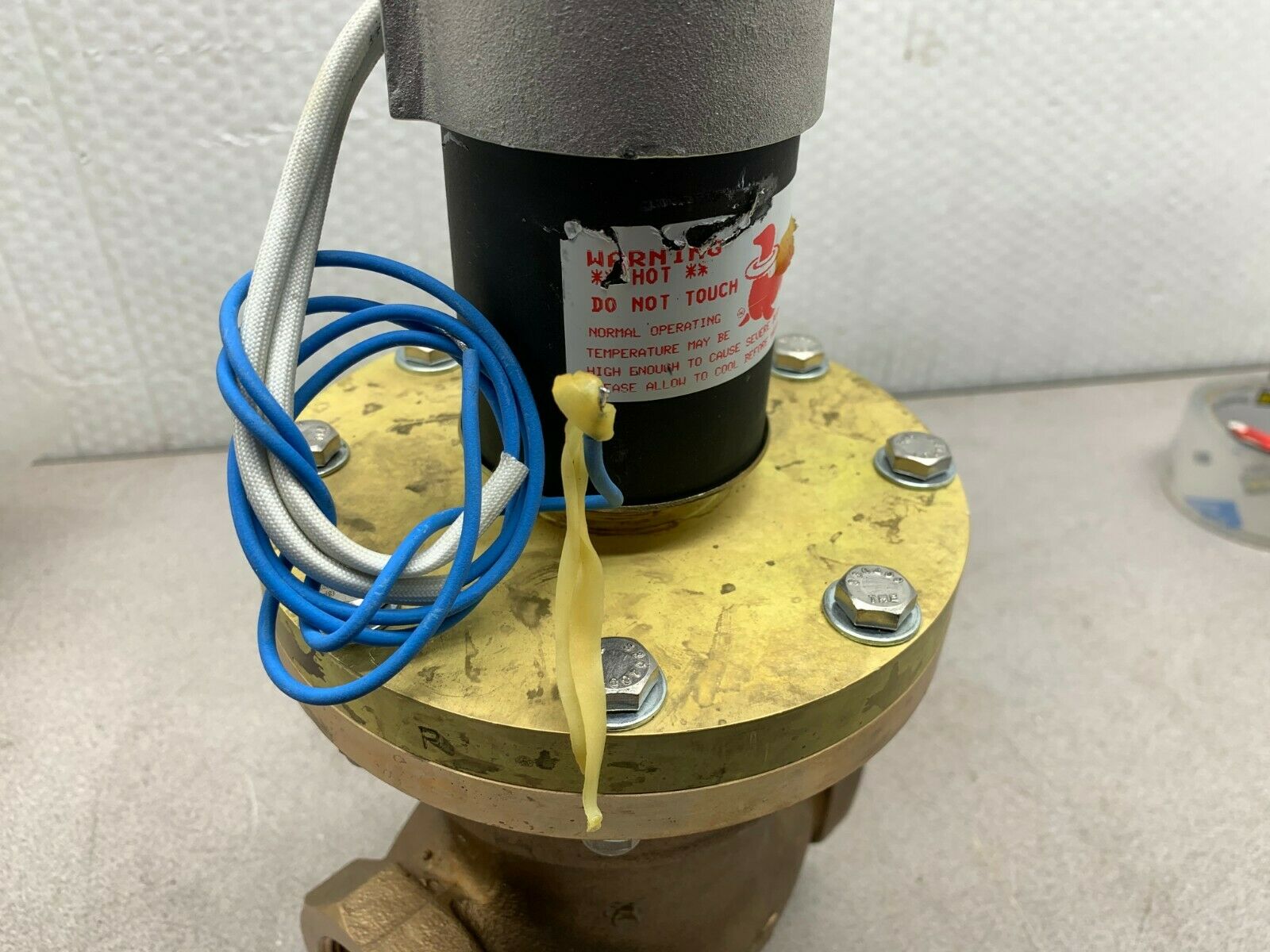NEW NO BOX CIRCOR INSTRUMENTATION 2" ATKOMATIC VALVE 5700-300PIAA3S
