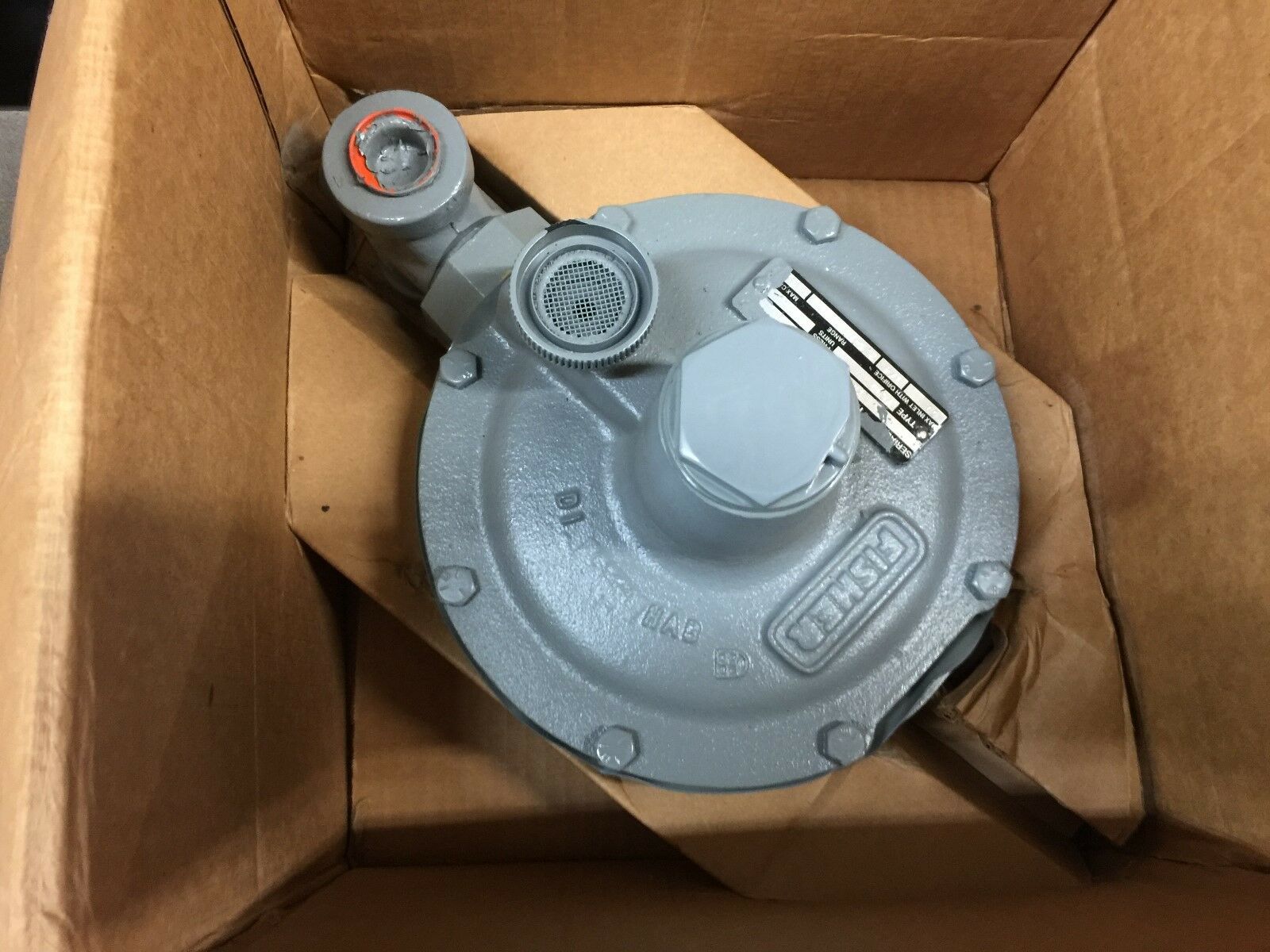 NEW IN BOX FISHER PRESSURE REGULATOR Y690-7