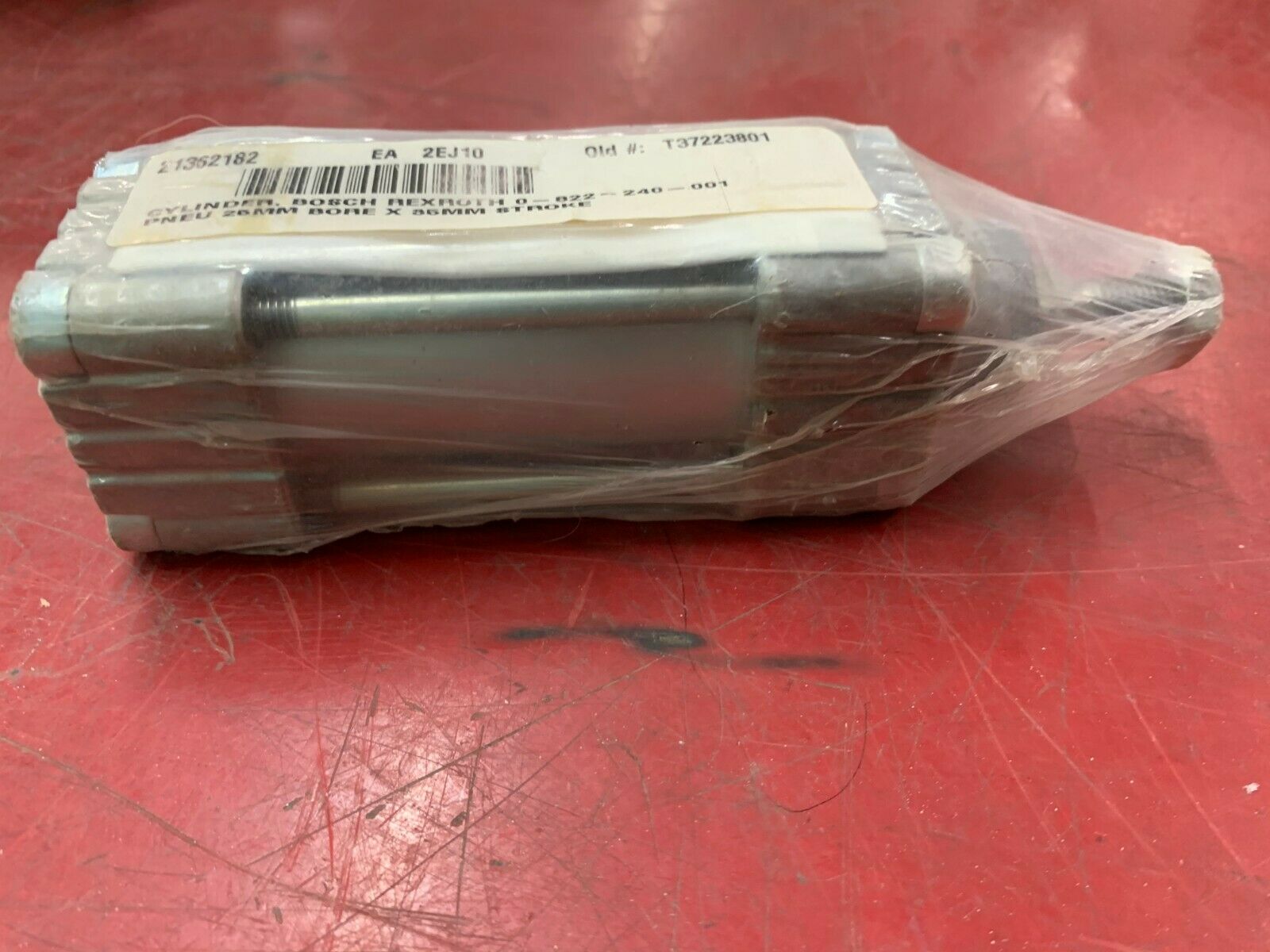 NEW NO BOX REXROTH PNEUMATIC CYLINDER 0822240001