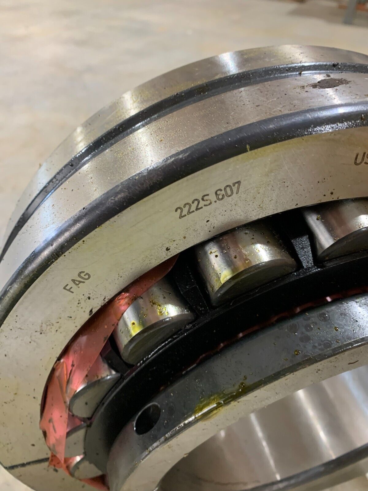 NEW NO BOX FAG SPHERICAL ROLLER BEARING 222S.607