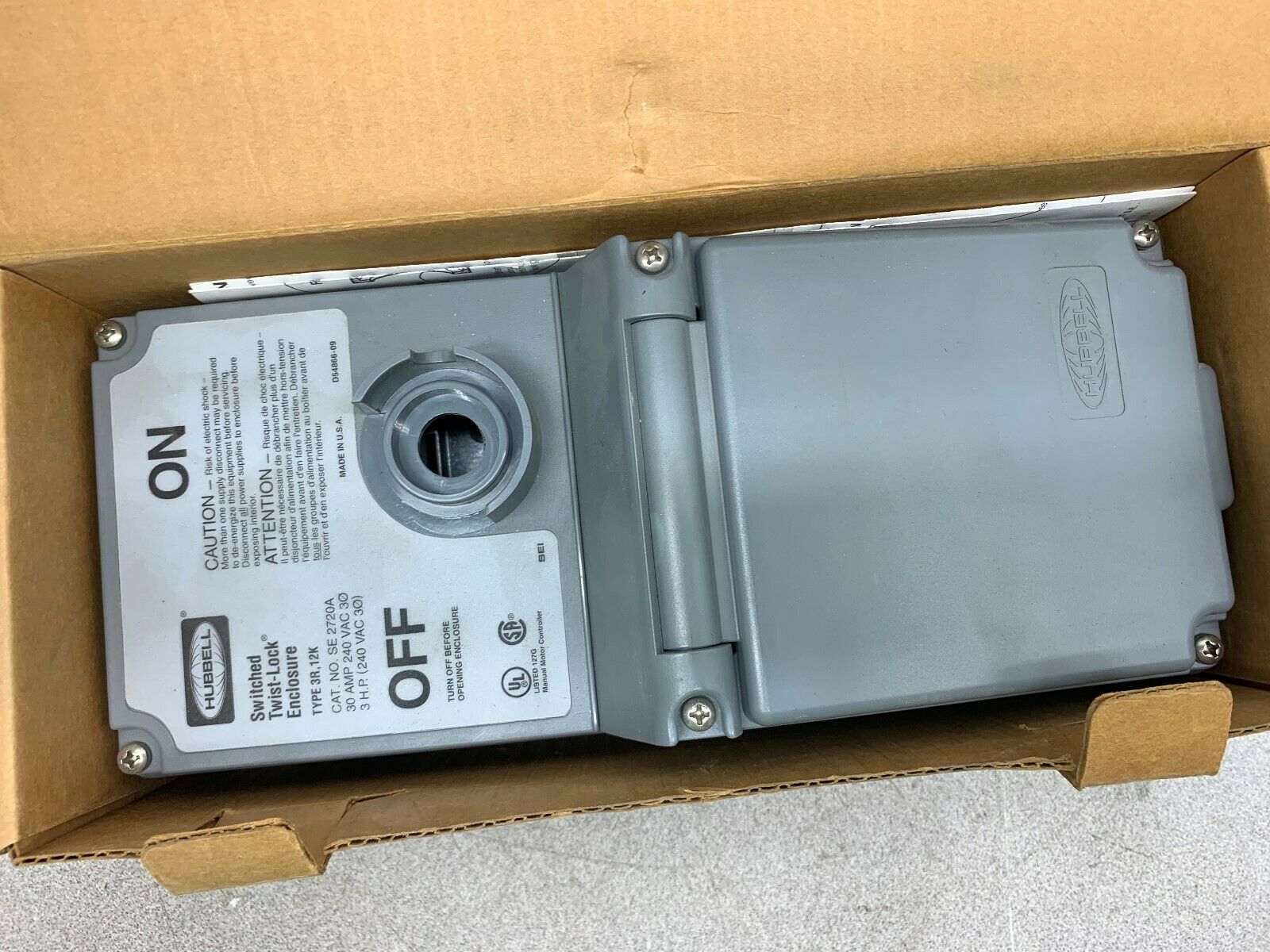 NEW IN BOX HUBBELL SWITCHED ENCLOSURE TWIST-LOCK SE2720A