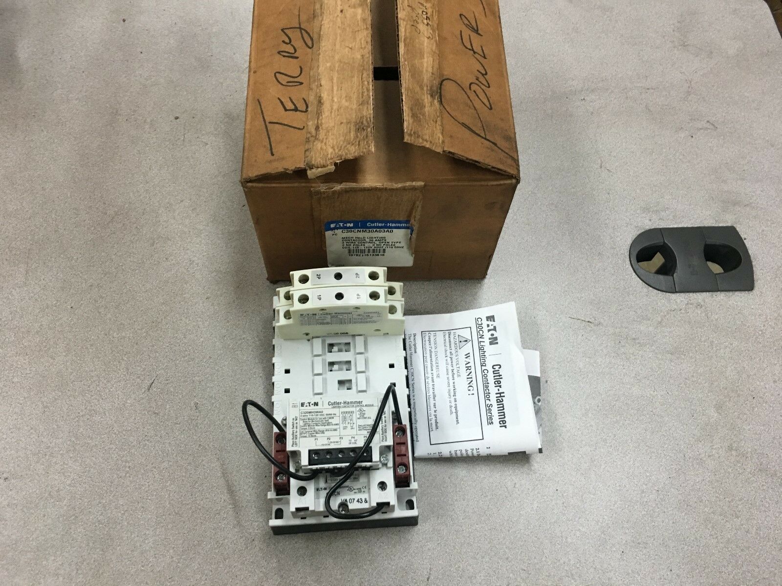 NEW CUTLER-HAMMER MECH HELD LIGHTING CONTACTOR C30CNM30A03A0 WITH C320PRP2