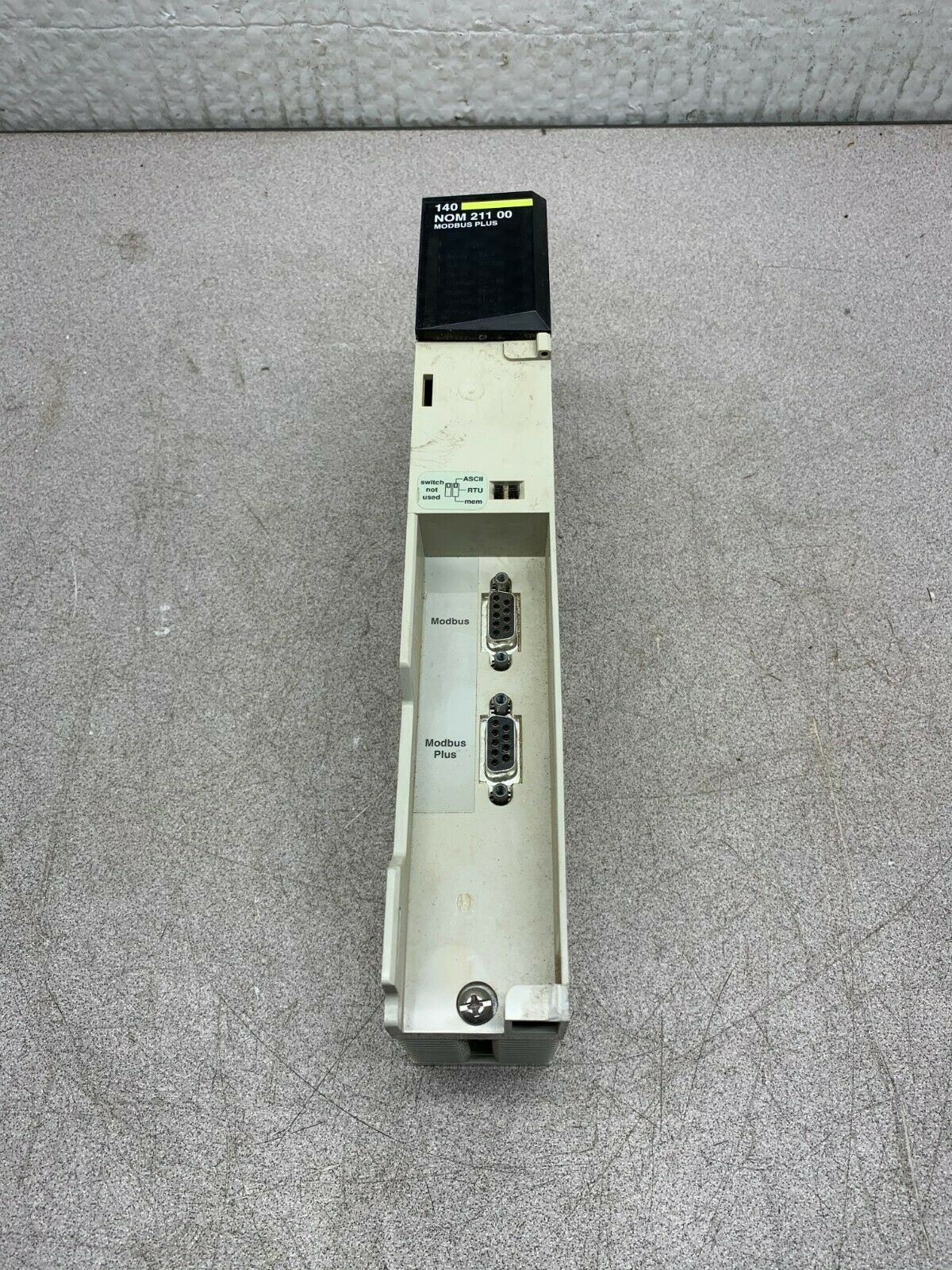 USED SCHNEIDER AUTOMATION TSX QUANTUM MODULE 140 NOM 211 00 *MISSING DOOR*