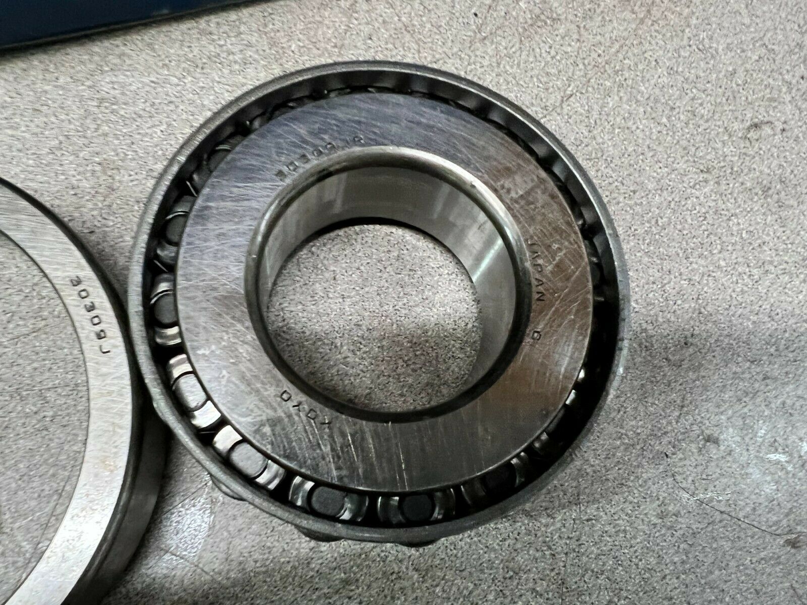 NEW IN BOX KOYO ROLLER BEARING WITH RACE 30309 JR