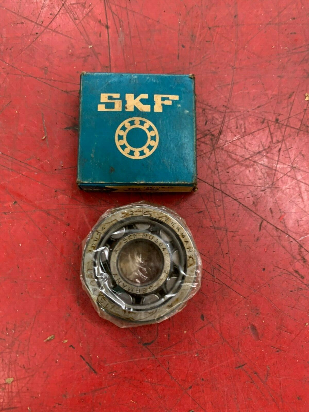 NEW IN BOX SKF ROLLER BEARING NU 304