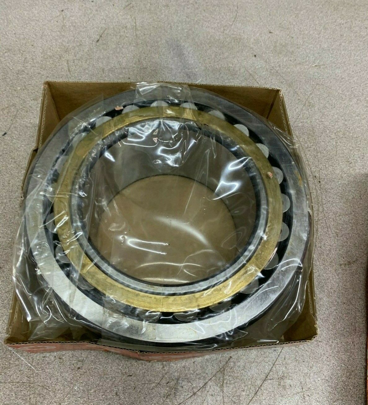 NEW IN BOX FAG 24122SC3 ROLLER BEARING 24122S.C3