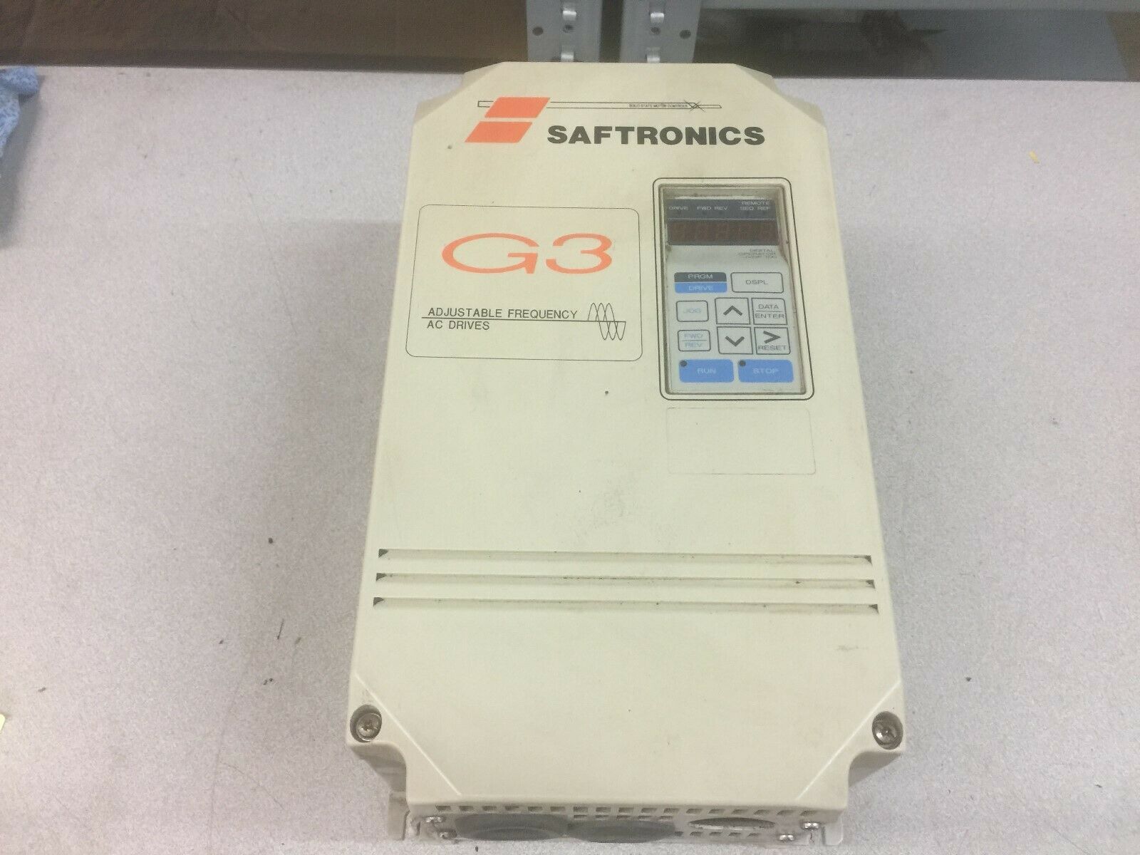 USED SAFTRONICS G3 3 HP 3 PH 380/460 VAC 0-400 HZ ADJUSTABLE FREQUENCY AC DRIVE