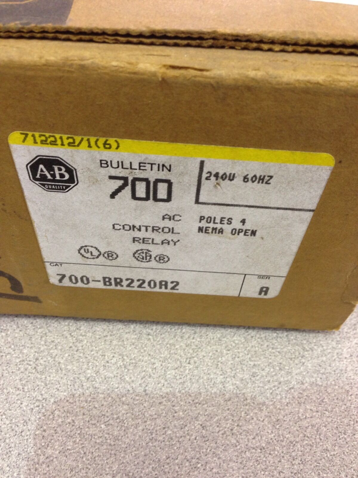 NEW IN BOX ALLEN-BRADLEY 4 POLE CONTROL RELAY 700-BR220A2 SERIES A