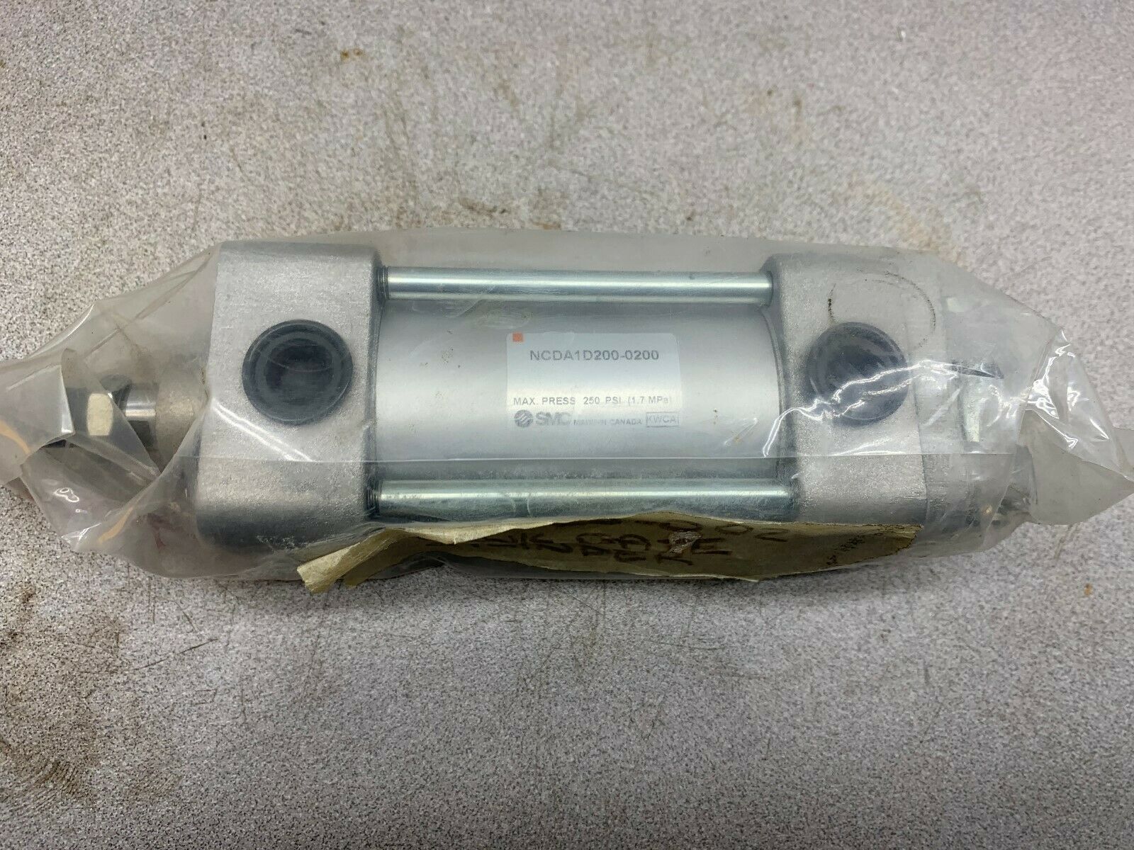 NEW NO BOX SMC CYLINDER NCDA1D200-0200