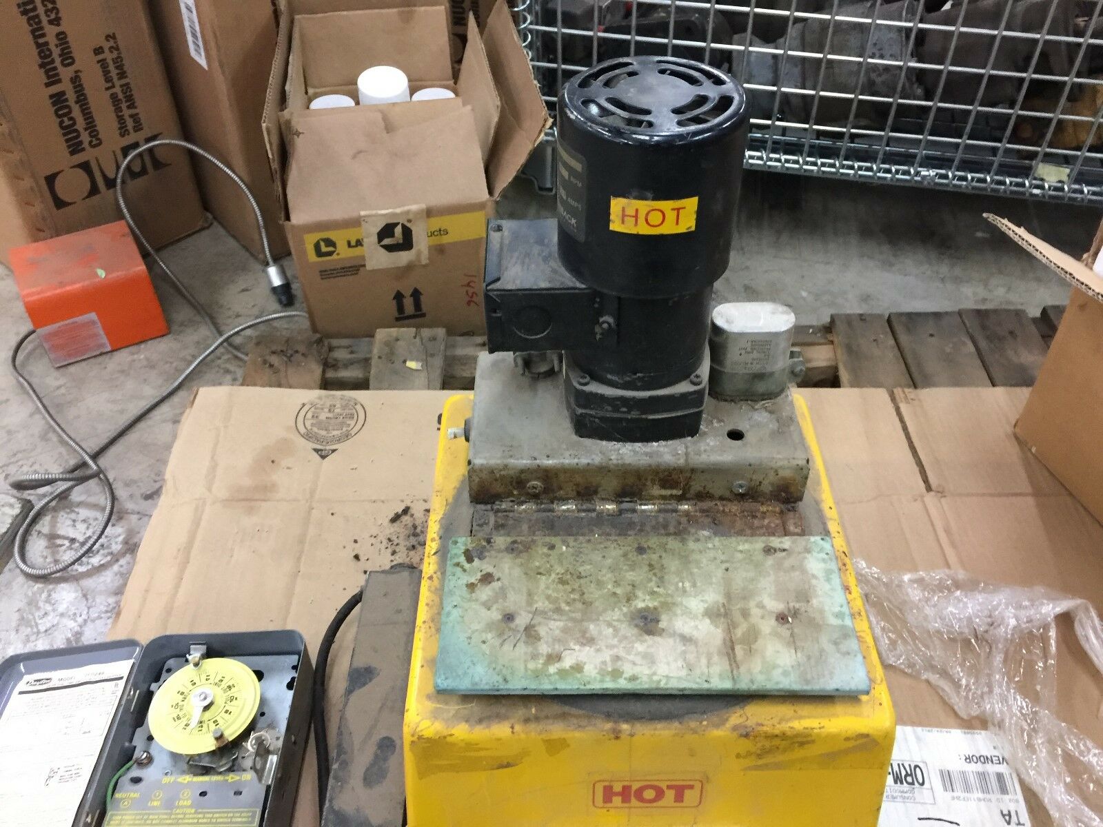 USED SLAUTTERBACK LS-10H 120VAC 1000WATT HOT GLUE DISPENSER 75047-000