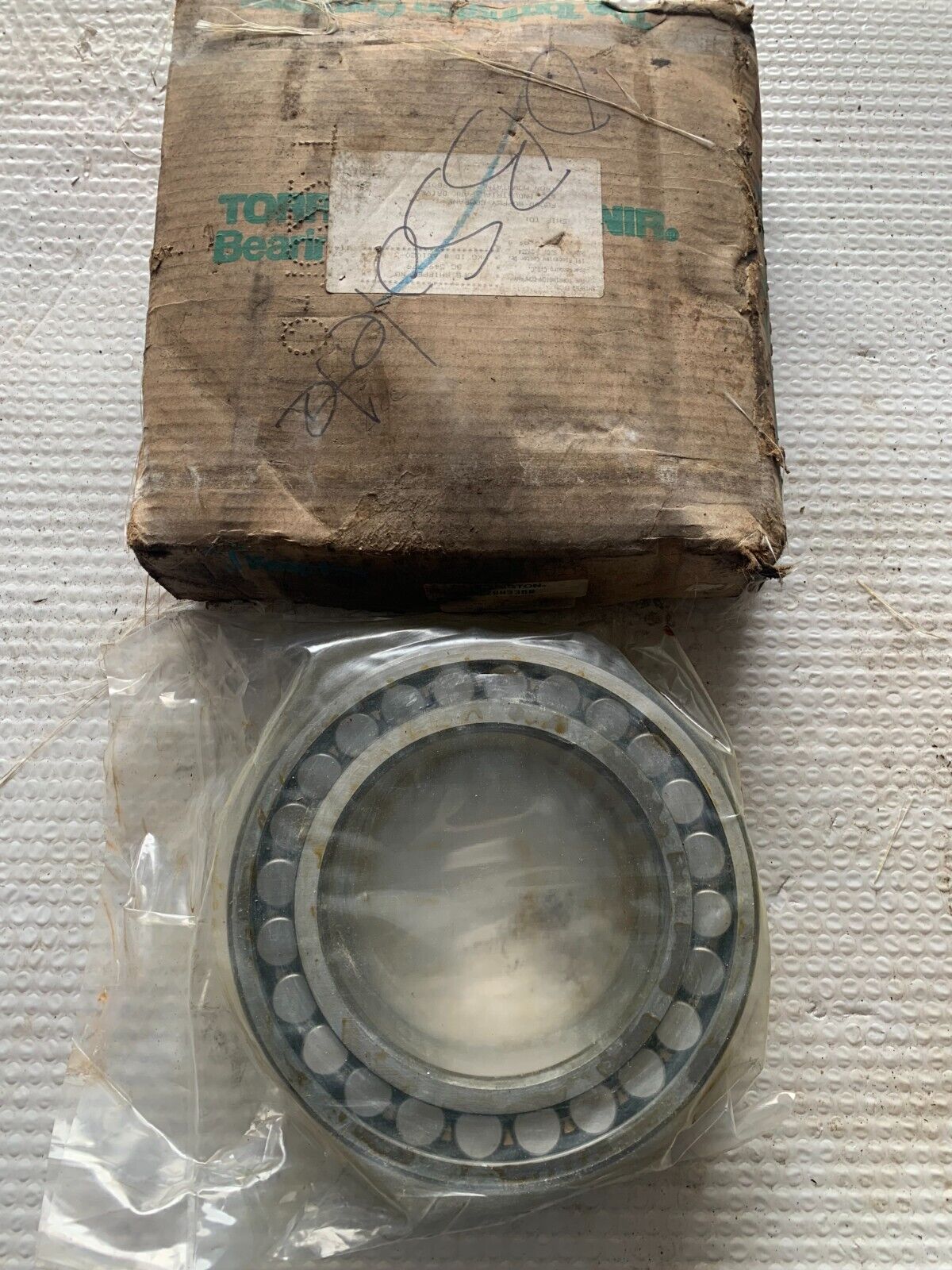 NEW IN BOX TORRINGTON SPHERICAL ROLLER BEARING 23128W33BR