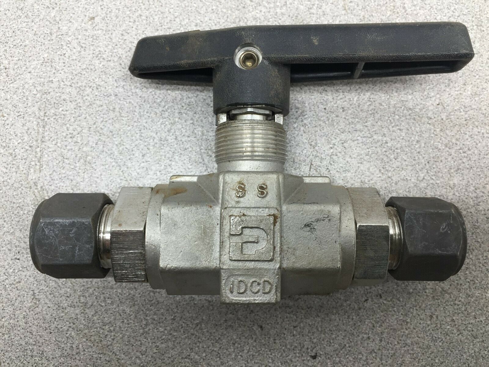 NEW NO BOX PARKER 2WAY BALL VALVE 1/2 TUBE 316SS 1500PSI 8Z(A)-B8LJ-SSP