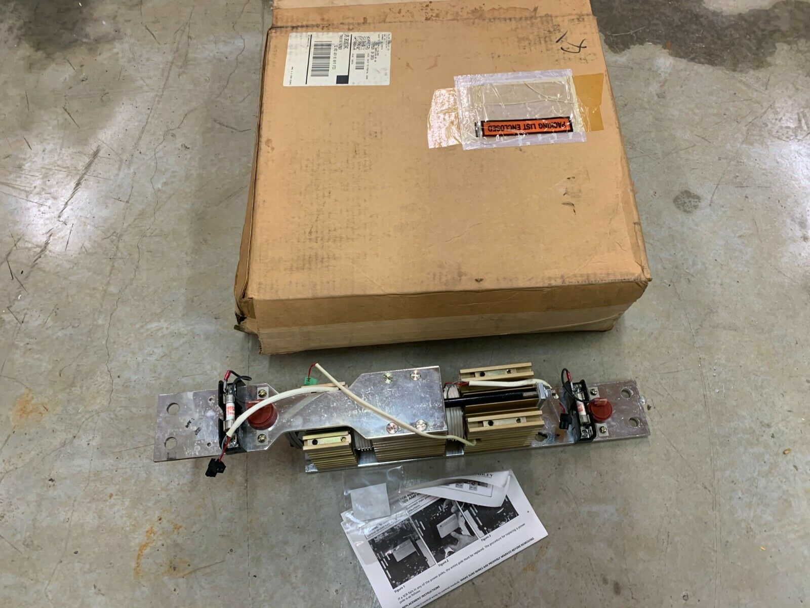 NEW IN BOX ALLEN-BRADLEY 500AMP. 208-480V. POWER POLE 40382-810-01