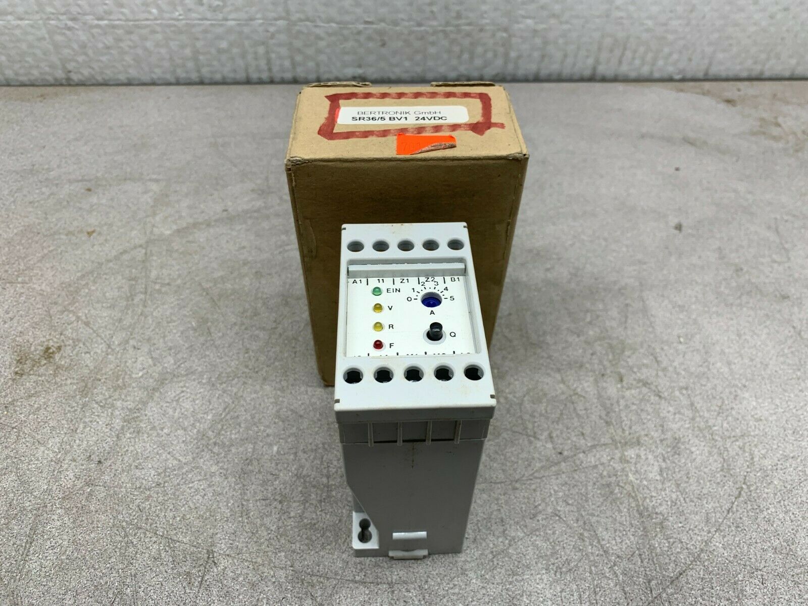 NEW IN BOX BERTRONIK RELAY SR36/5 BV1 RELAY 24V.