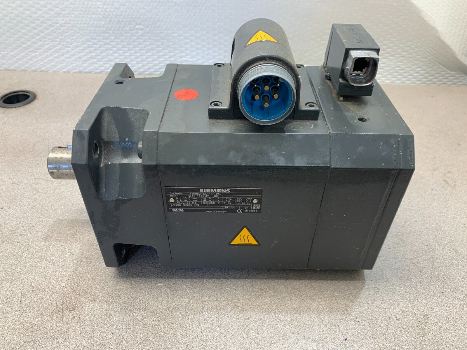 USED SIEMENS SERVO MOTOR 1FT6082-8AF71-1DA0