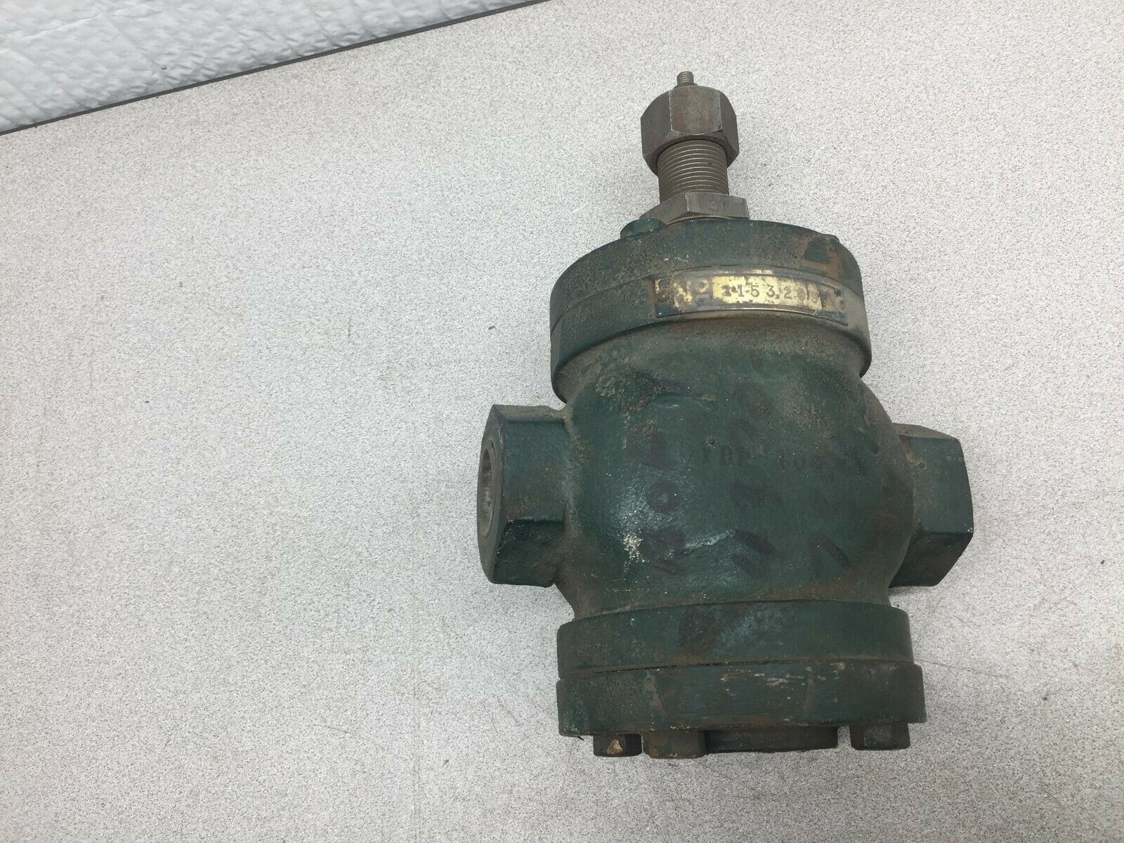 NEW NO BOX FISHER 3 WAY VALVE 2153209