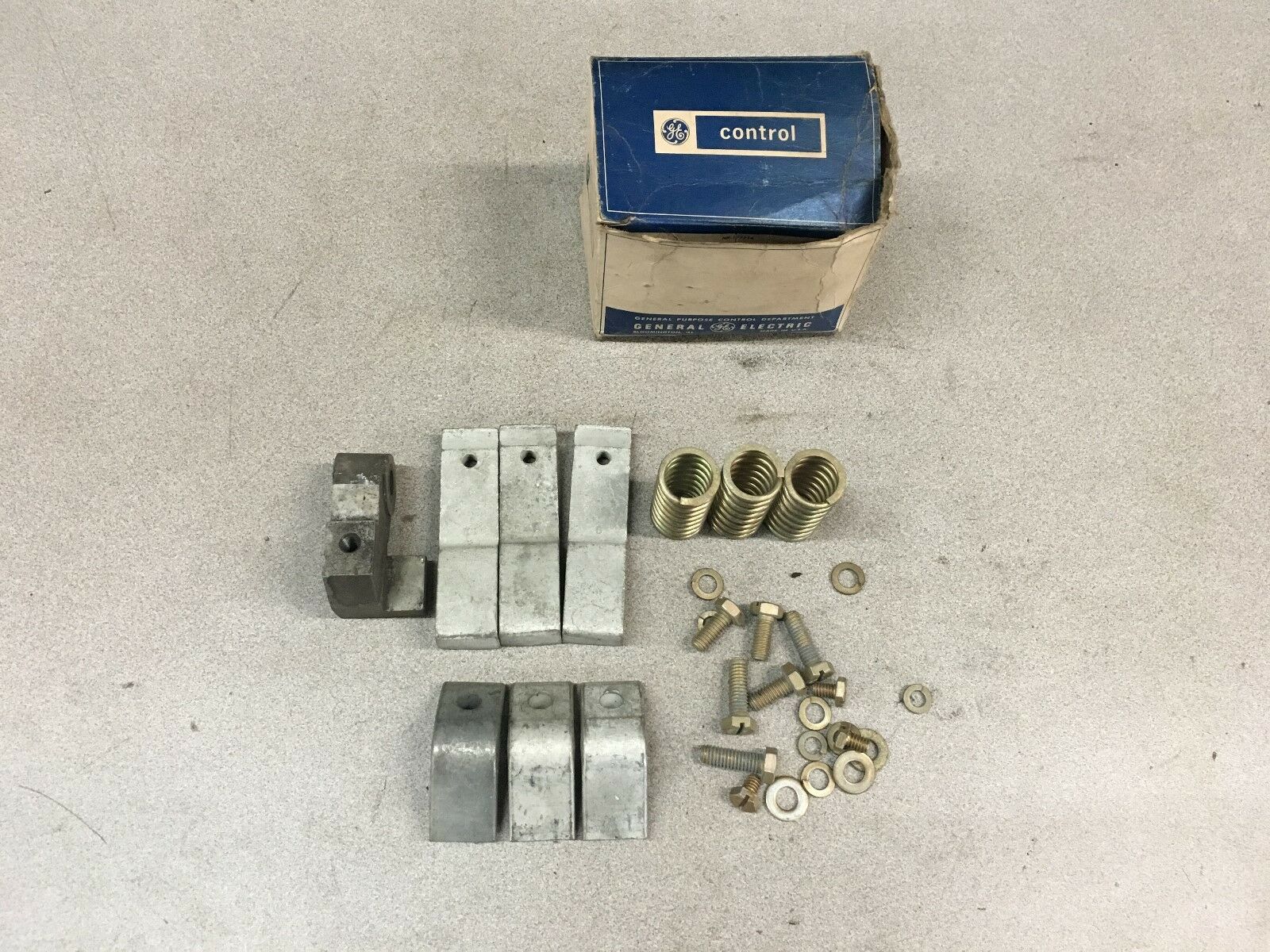 NEW IN BOX GENERAL ELECTRIC 3 POLE SIZE 5 CONTACT KIT 6960049G1