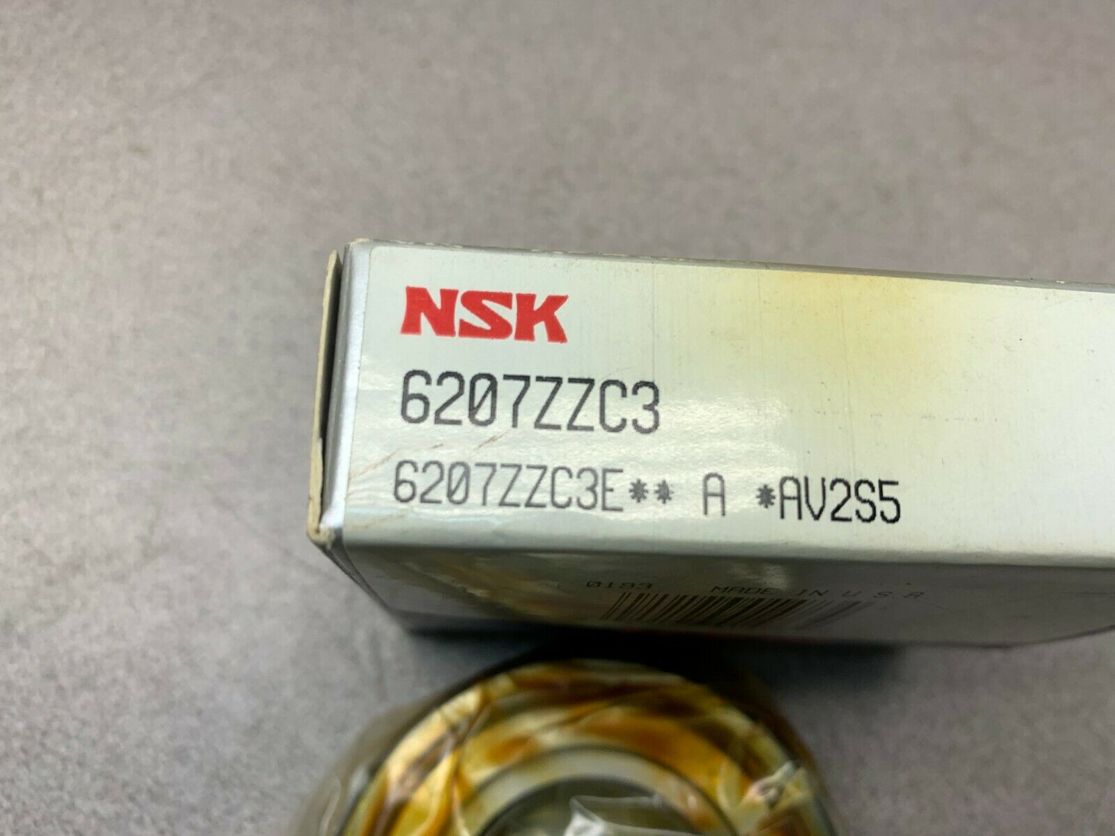 NEW IN BOX NSK BEARING 6207ZZC3