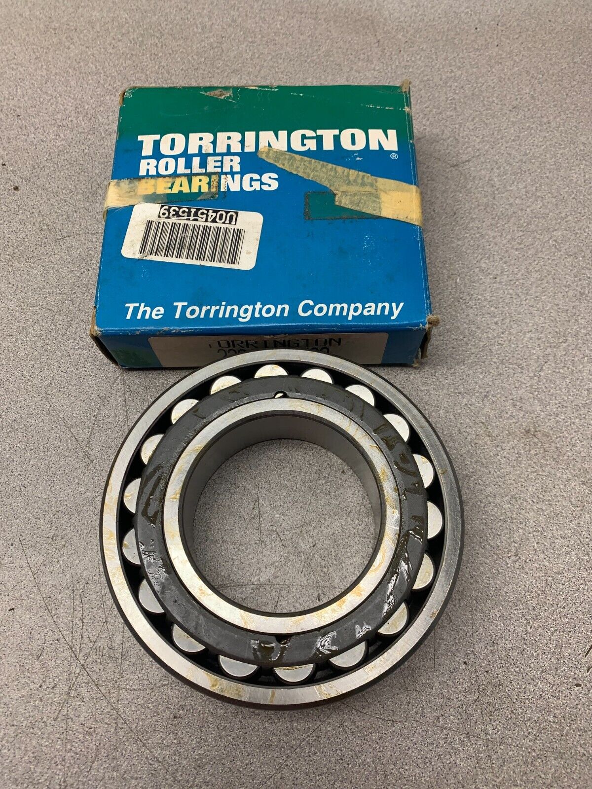 NEW IN BOX TORRINGTON TAPER BORE ROLLER BEARING 22213KCJW33