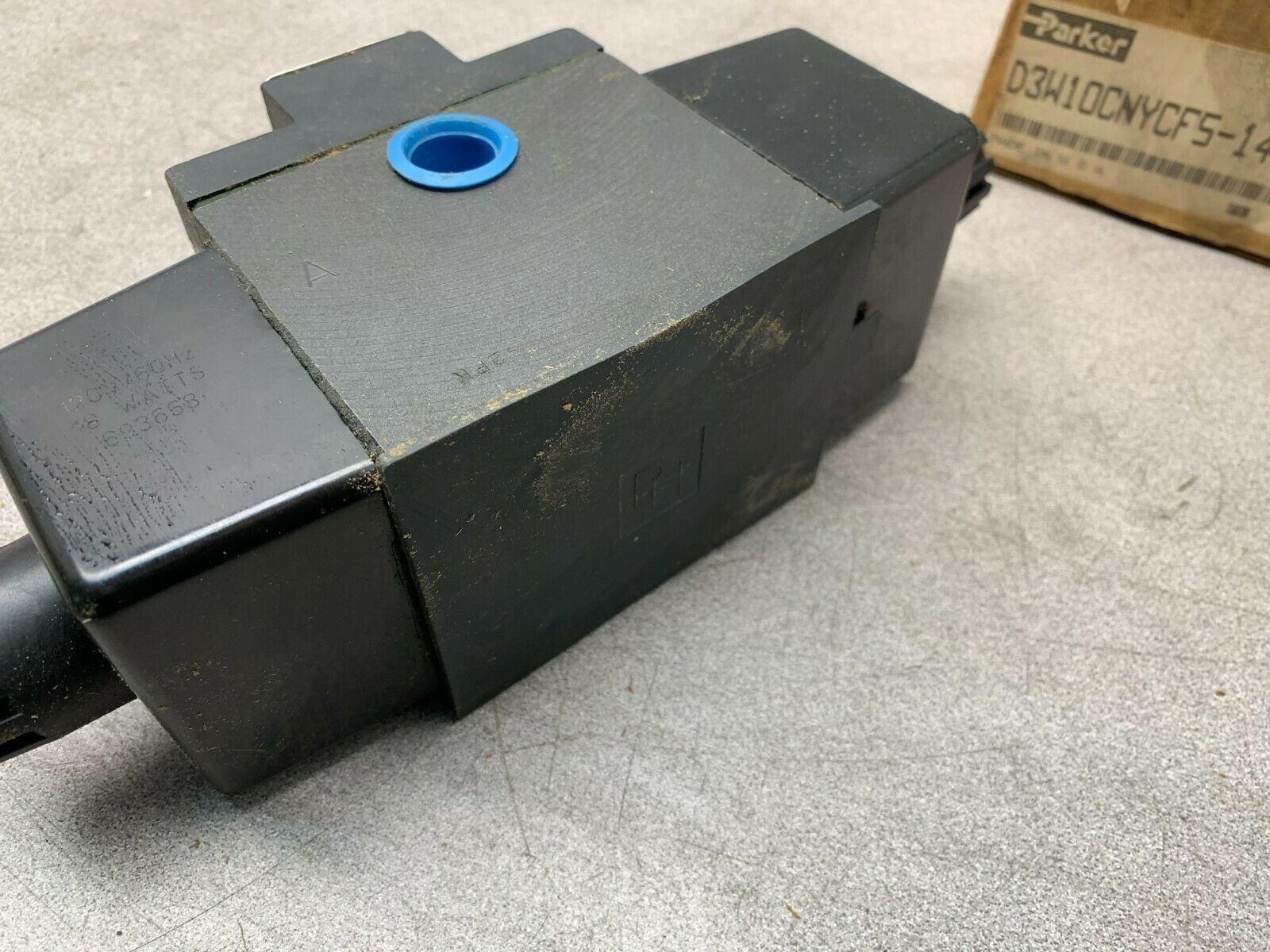 NEW IN BOX PARKER HYDRAULIC VALVE D3W10CNYCF5 14