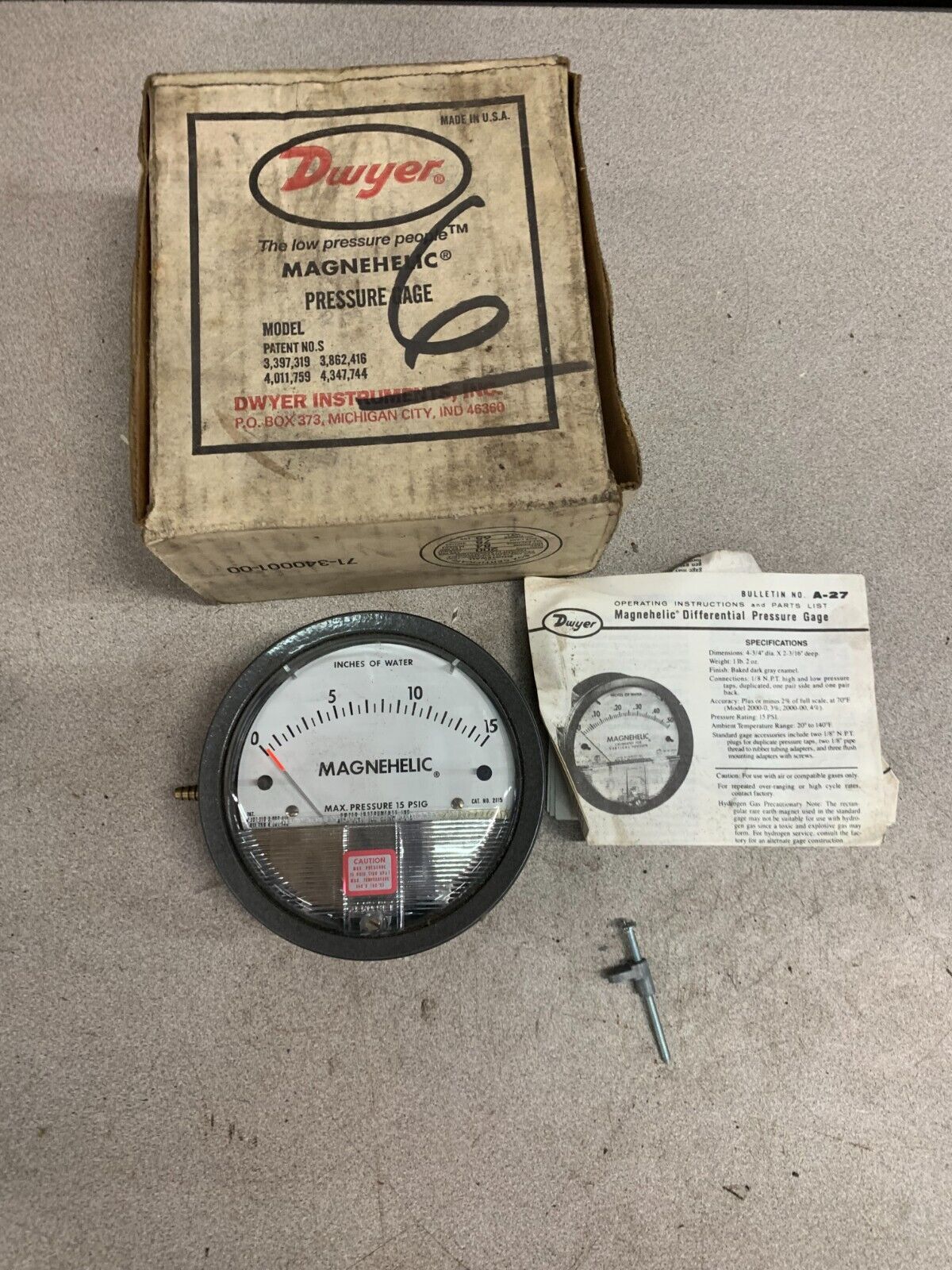 NEW IN BOX DWYER MAGNEHELIC PRESSURE GAUGE 2015