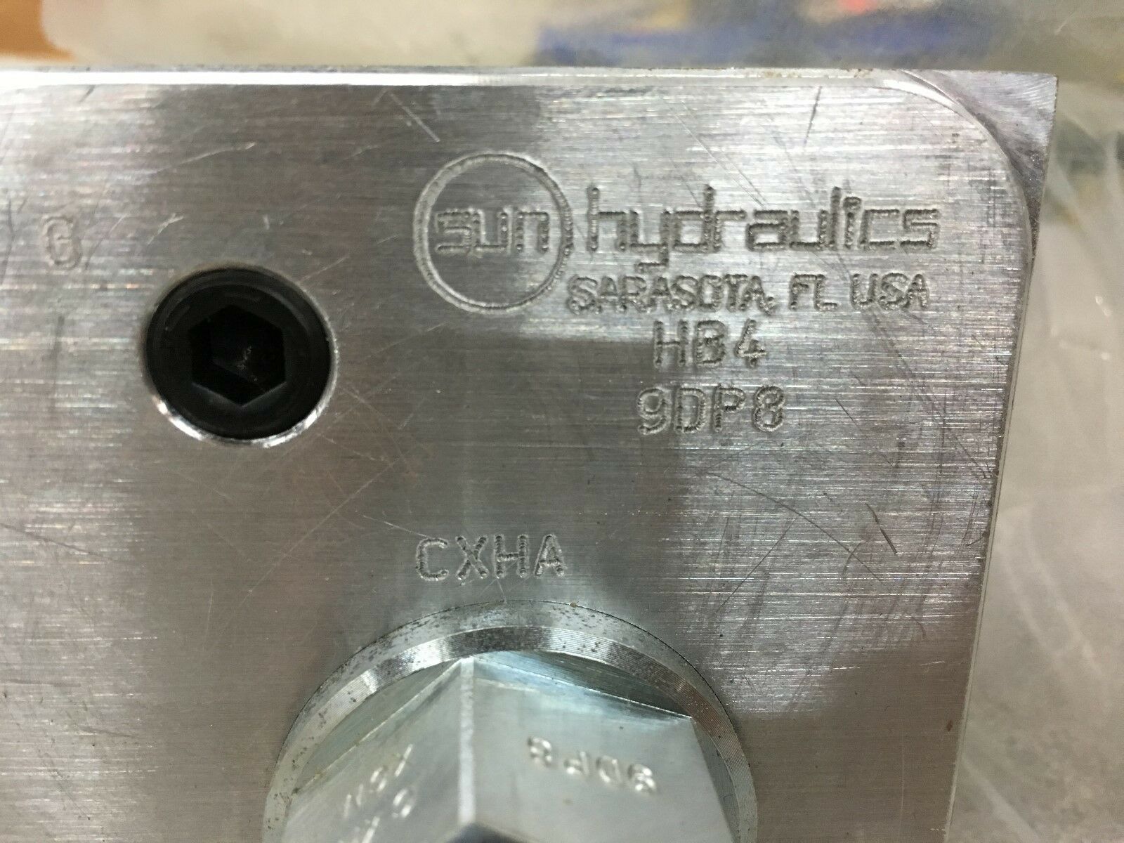 NEW IN BOX SUN HYDRAULICS HB4 9DP8