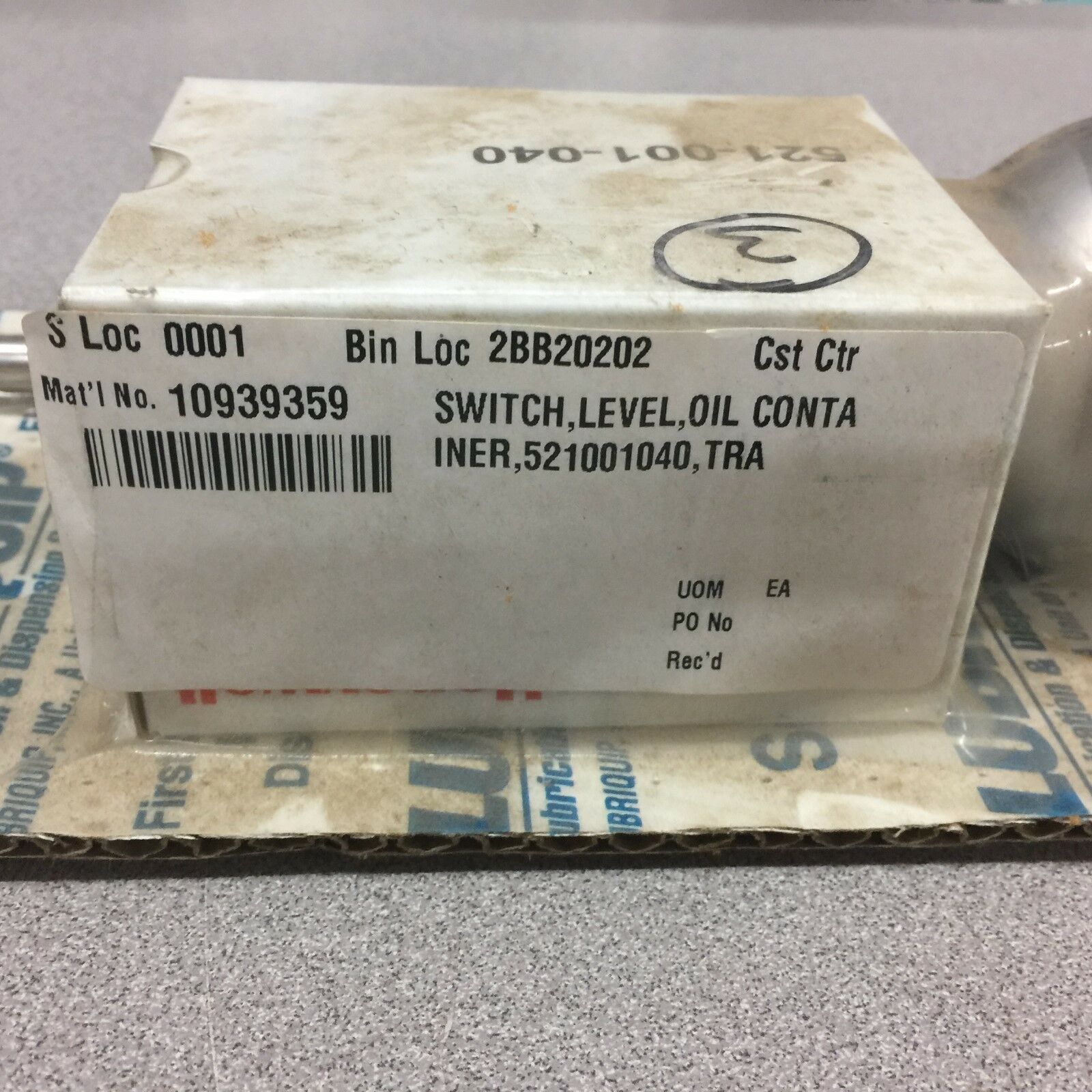 NEW IN ORIGINAL PACKAGE LUBRIQUIP OIL LEVEL SWITCH 521-001-040