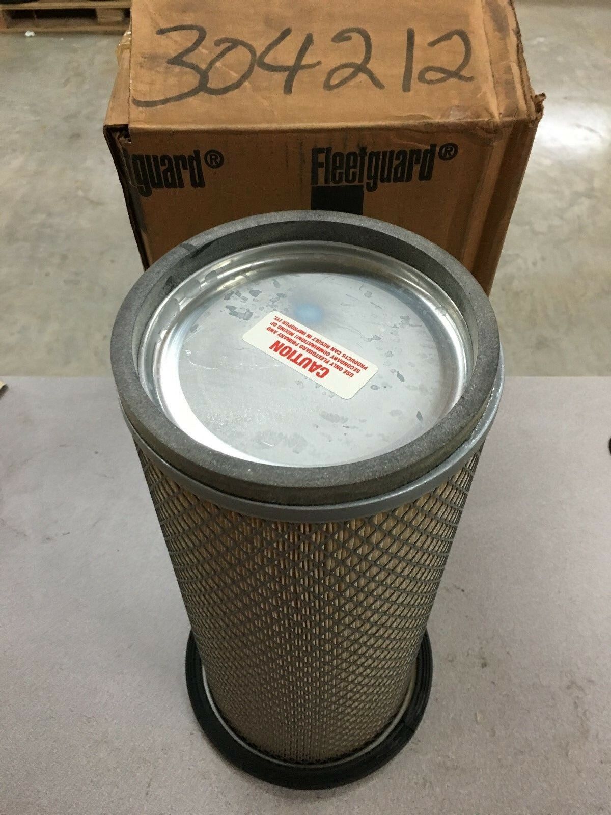 NEW IN BOX FLEETGUARD FILTER AF-25012