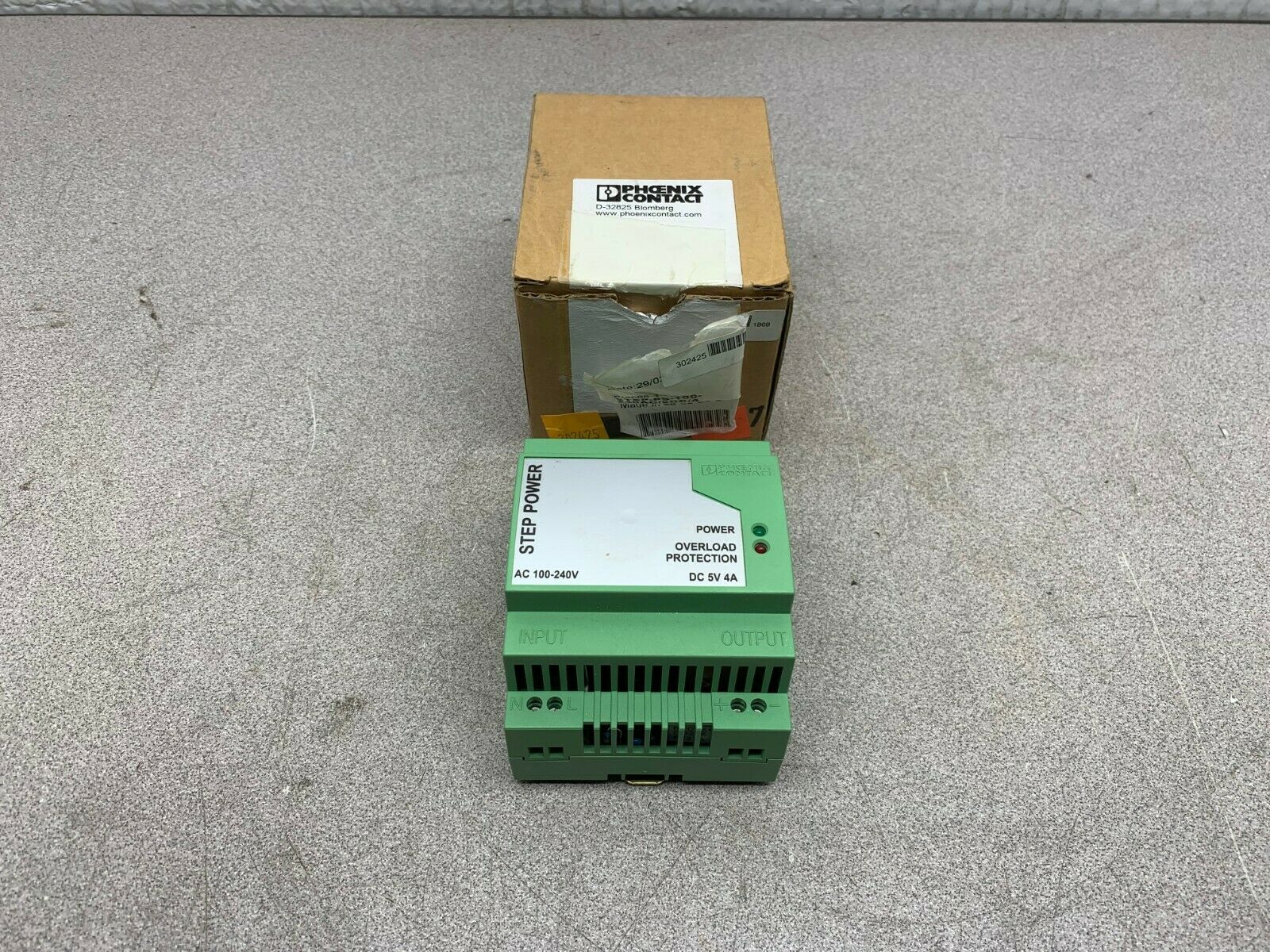 NEW IN BOX PHOENIX CONTACT STEP POWER SUPPLY STEP-PS-100-240AC/5DC/4