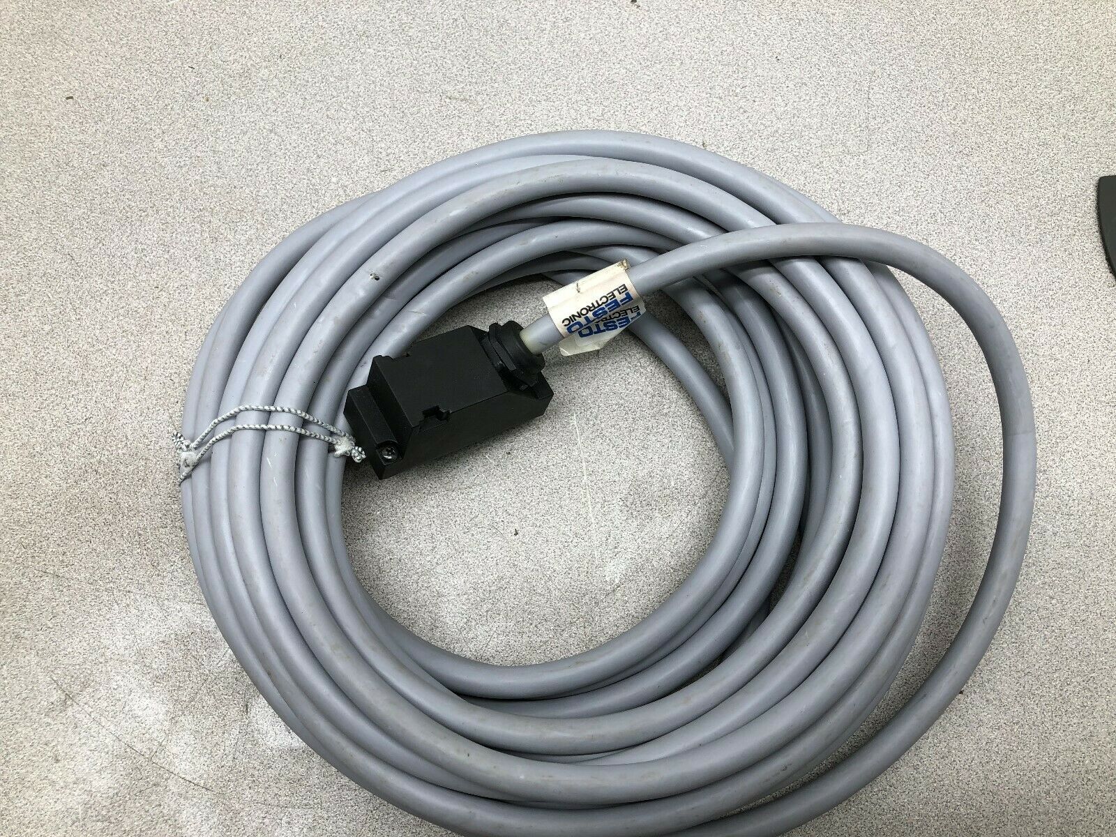 NEW NO BOX FESTO CONNECTING CABLE KEA-1-25P-10