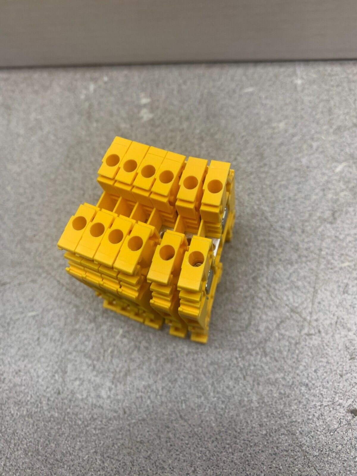 NEW BOX OF 36 ABB TERMINAL BLOCKS 1SNA105486R1200