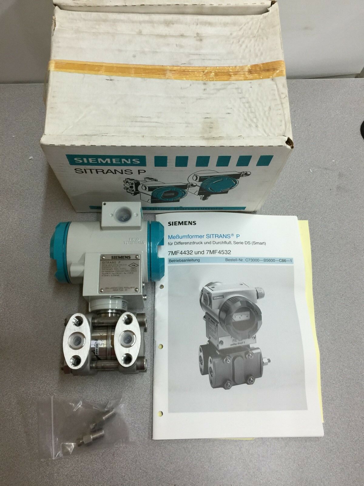 NEW IN BOX SIEMENS SITRANS P TRANSMITTER 7MF4432-1DA22-1HC1-Z