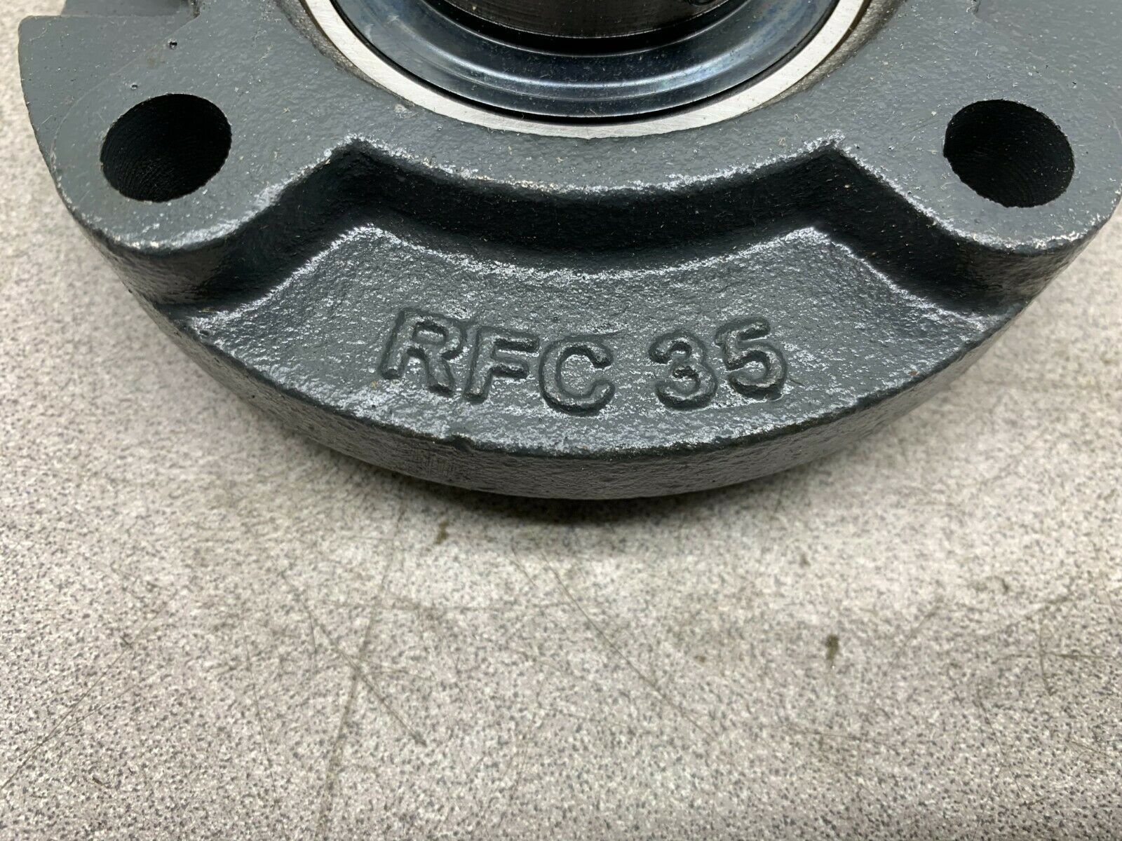 NEW RFC 35 PILOTED FLANGE BEARING SKF YAR 207-2F